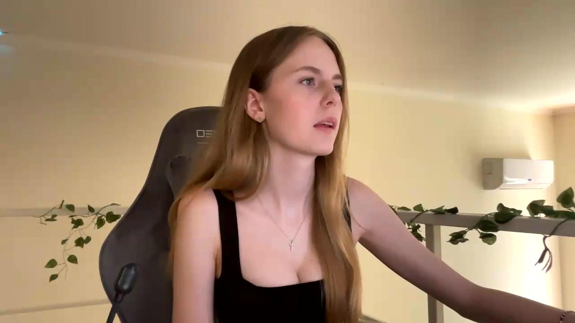 Gallery image thumbnail from SelinaMynx's myfreecams stream on, 06/25/2026, 09:58 image 19 of 20