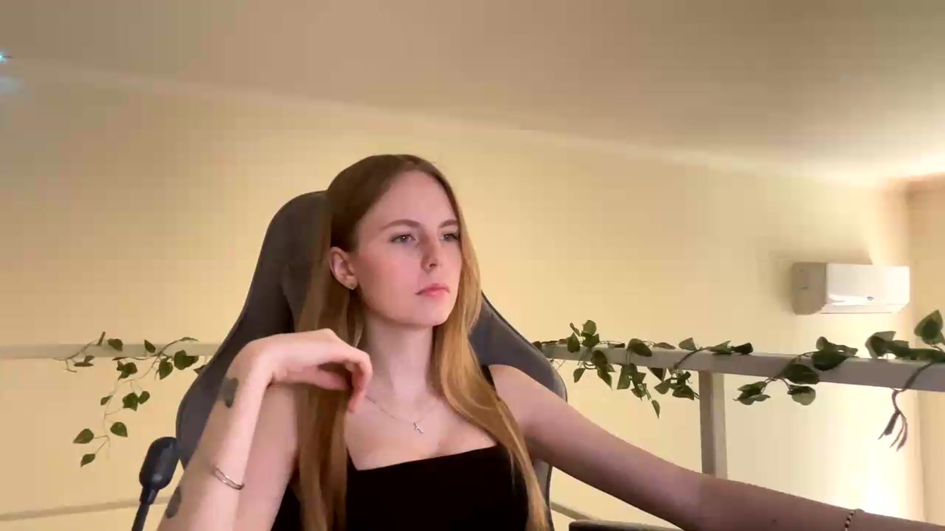 Gallery image thumbnail from SelinaMynx's myfreecams stream on, 06/25/2026, 09:58 image 10 of 20