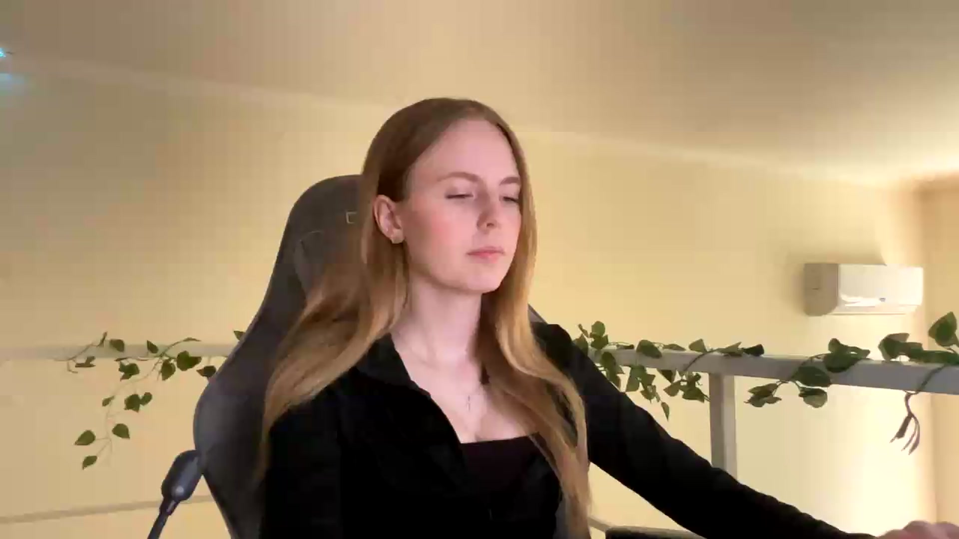 Gallery image thumbnail from SelinaMynx's myfreecams stream on, 06/25/2026, 09:58 image 3 of 20