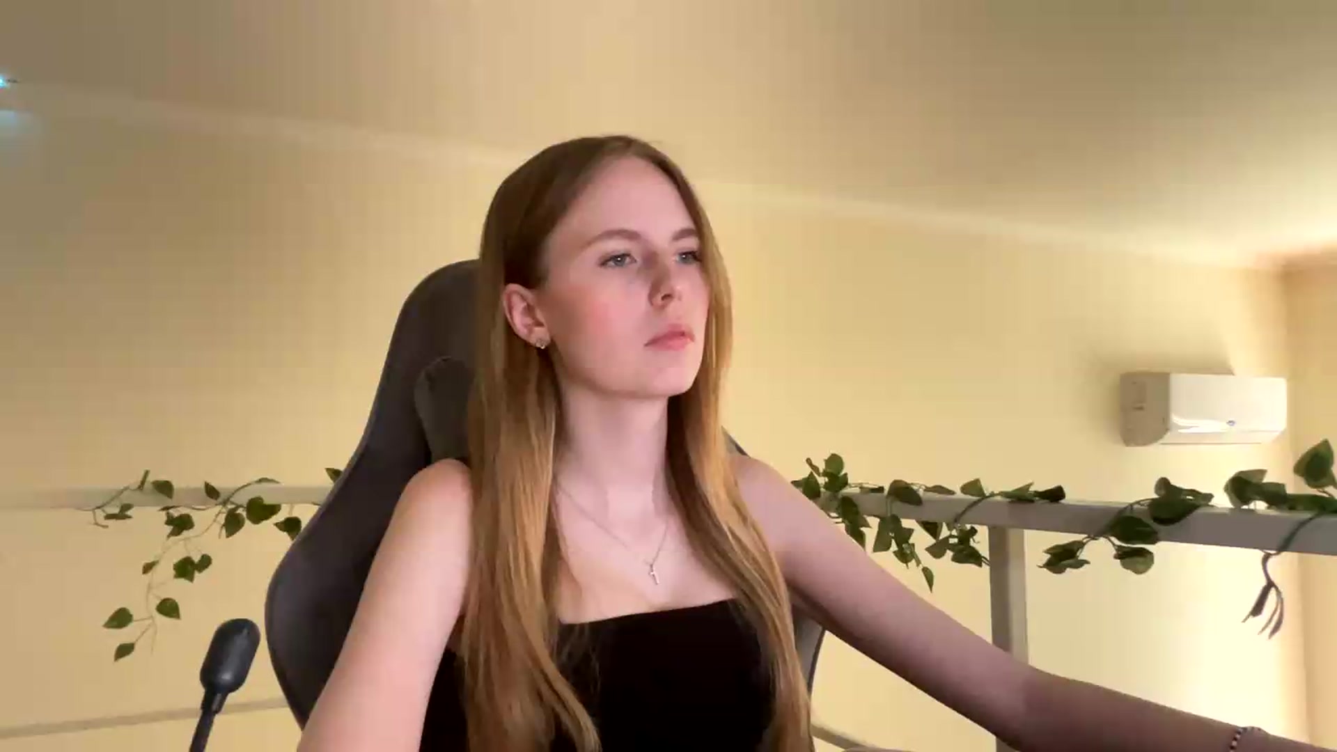 Gallery image thumbnail from SelinaMynx's myfreecams stream on, 06/25/2026, 09:58 image 7 of 20
