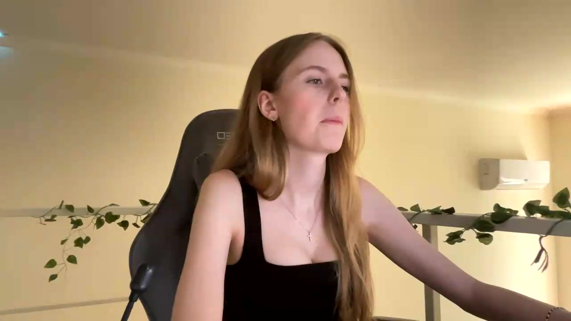Gallery image thumbnail from SelinaMynx's myfreecams stream on, 06/25/2026, 09:58 image 14 of 20