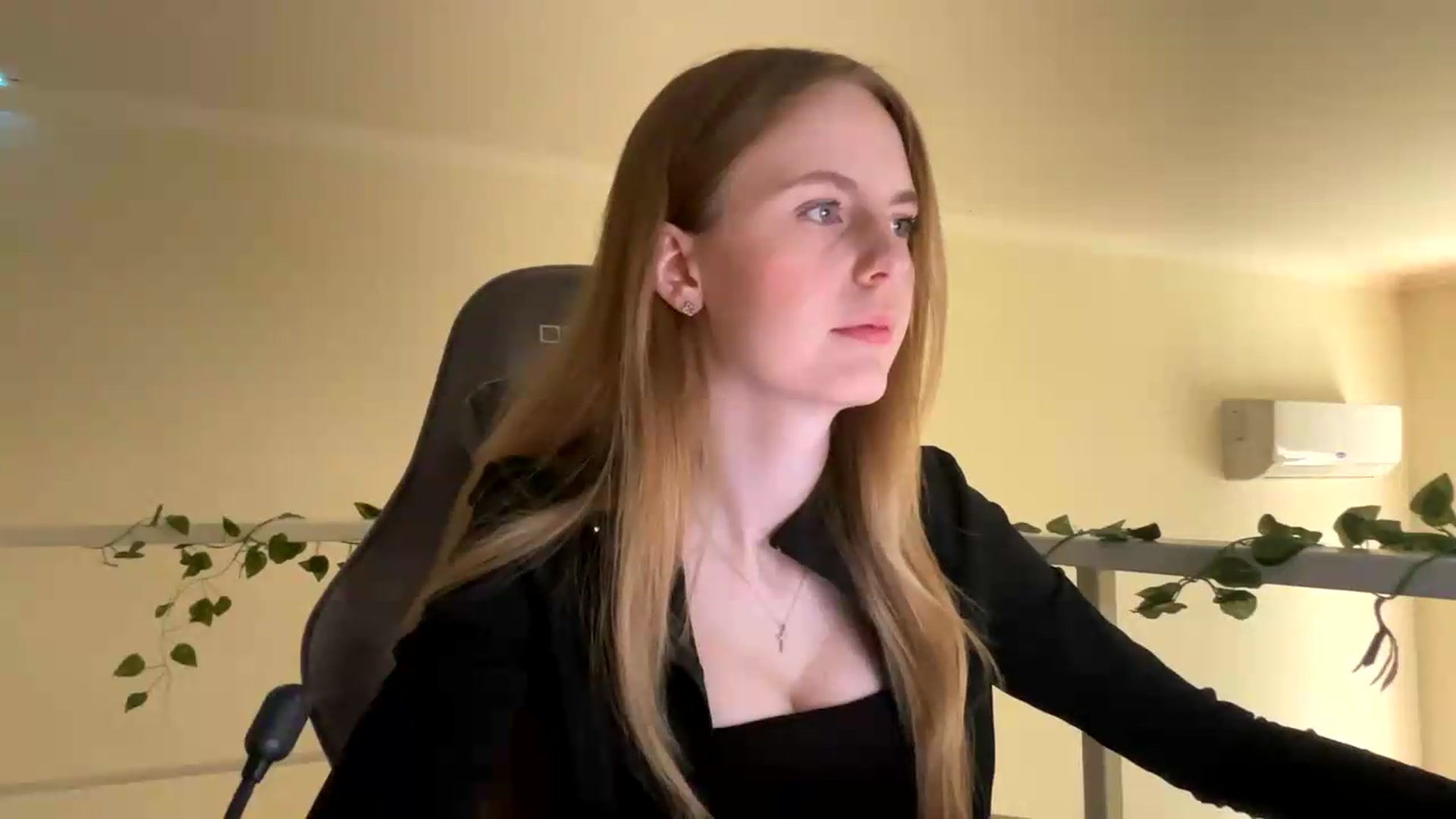 Gallery image thumbnail from SelinaMynx's myfreecams stream on, 06/25/2026, 09:58 image 5 of 20