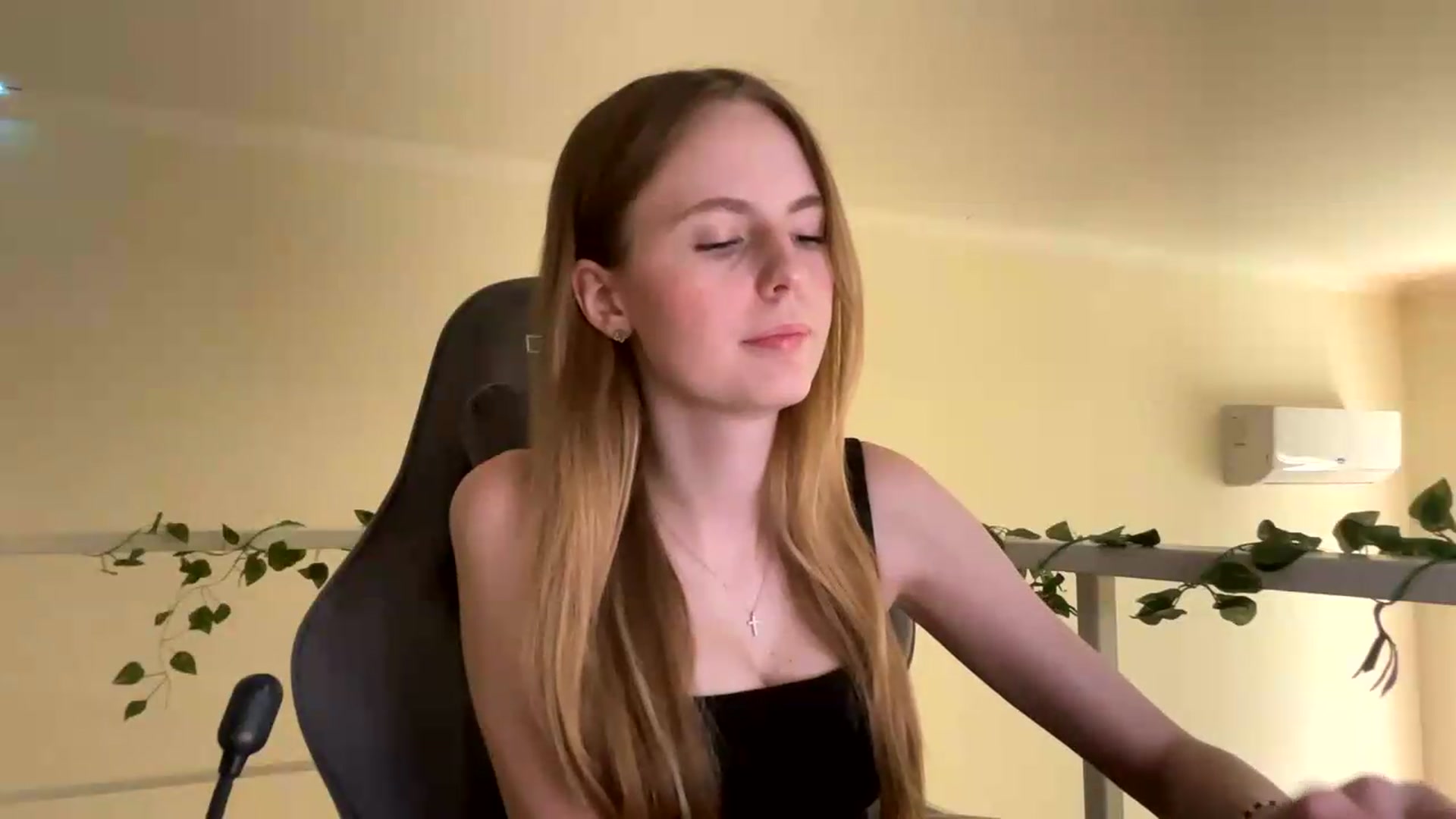 Gallery image thumbnail from SelinaMynx's myfreecams stream on, 06/25/2026, 09:58 image 8 of 20