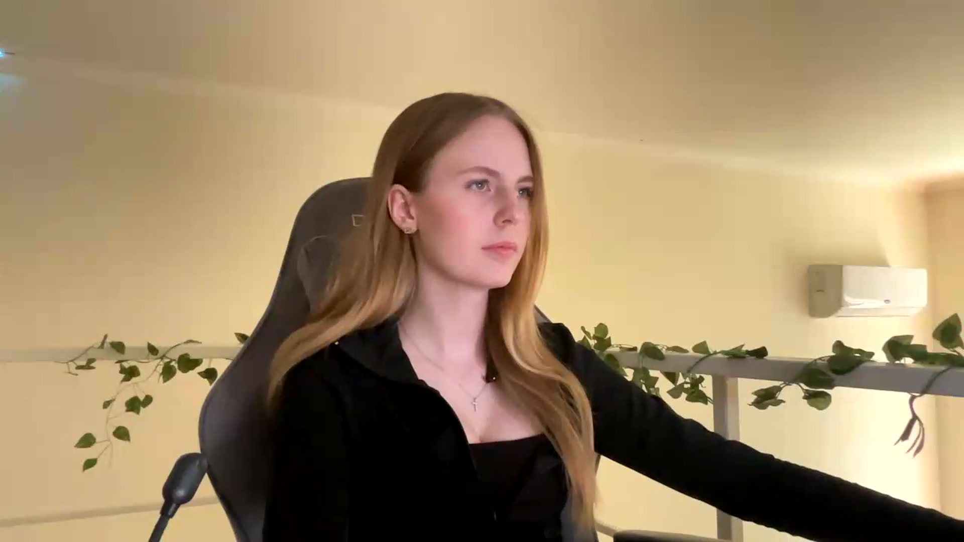 Gallery image thumbnail from SelinaMynx's myfreecams stream on, 06/25/2026, 09:58 image 2 of 20
