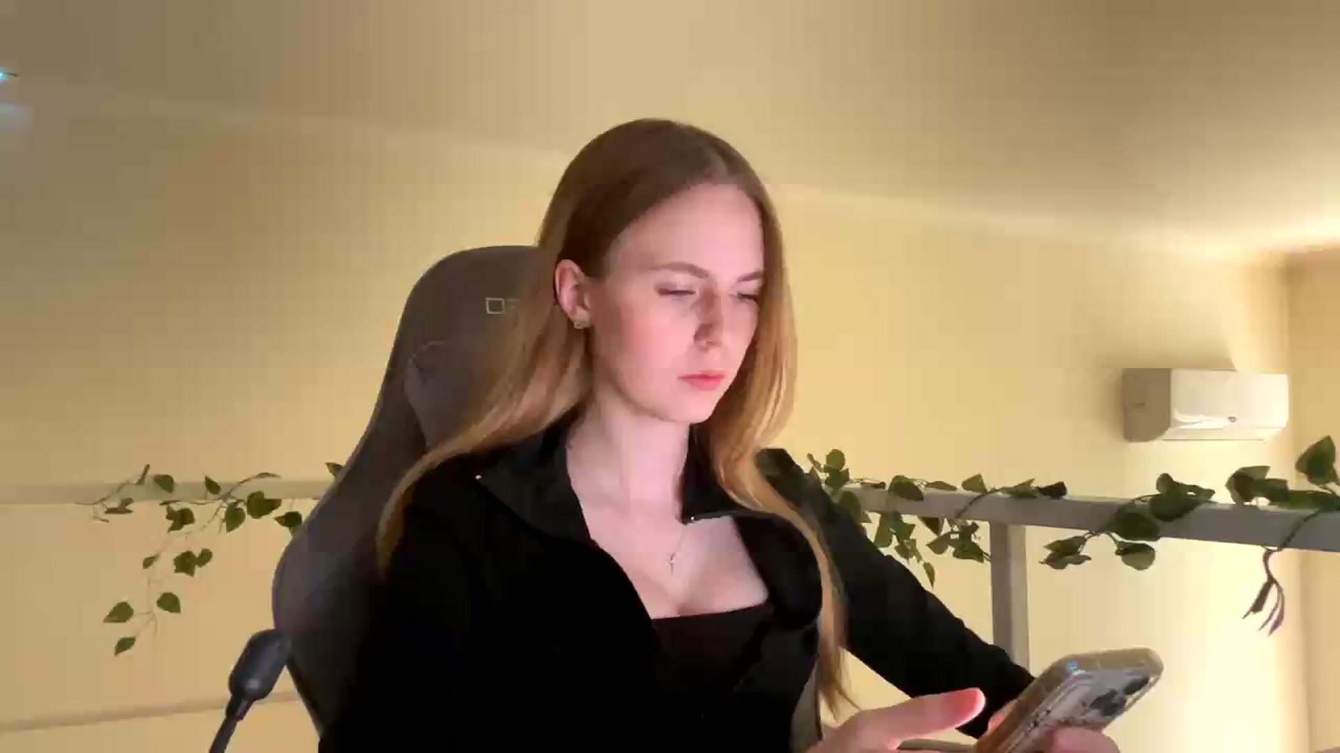 Gallery image thumbnail from SelinaMynx's myfreecams stream on, 06/25/2026, 09:58 image 1 of 20