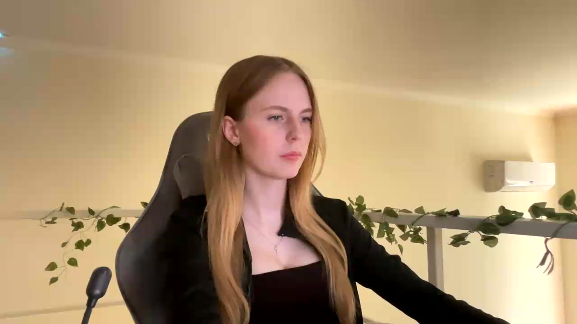 Gallery image thumbnail from SelinaMynx's myfreecams stream on, 06/25/2026, 09:58 image 6 of 20