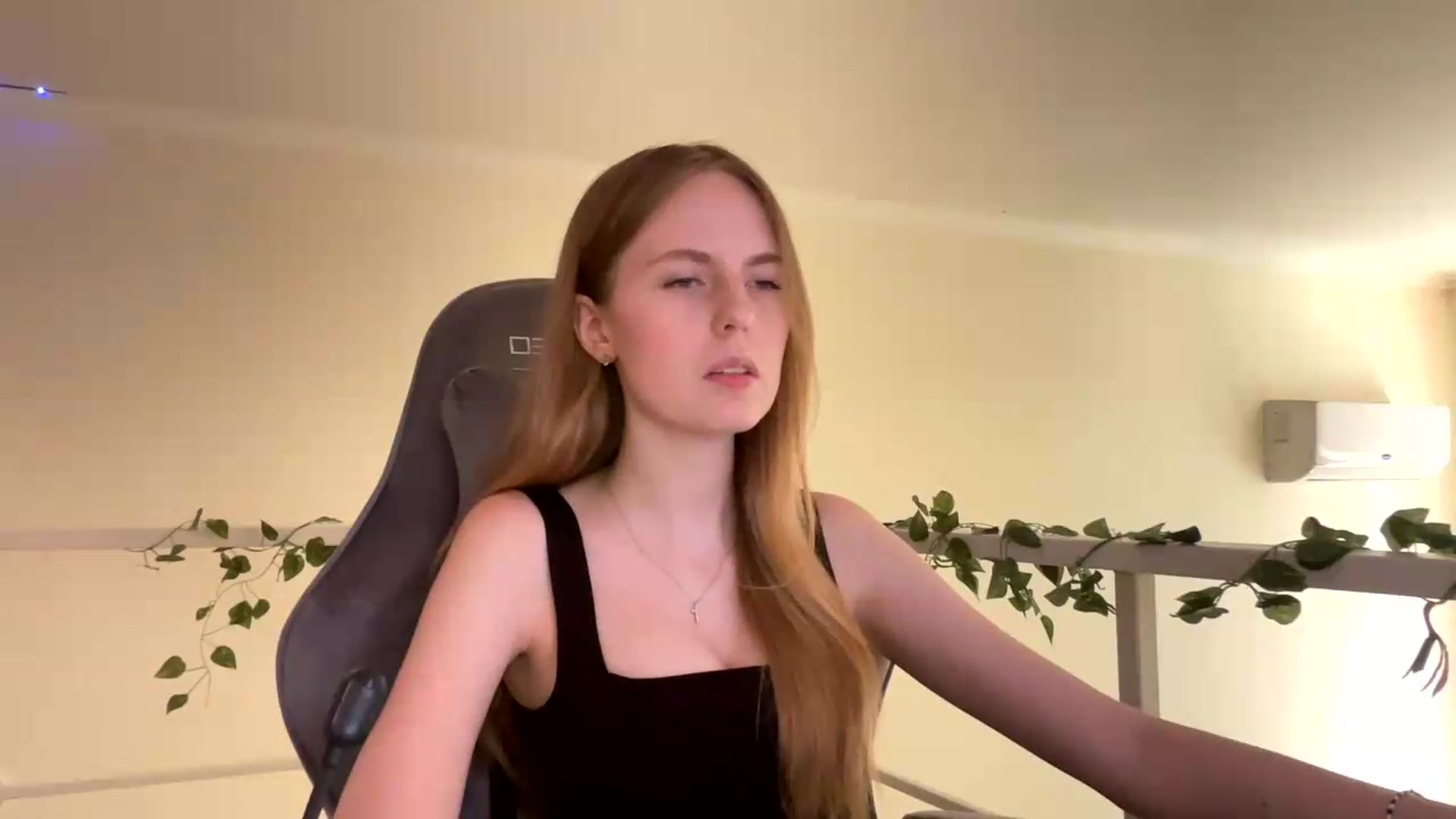 Gallery image thumbnail from SelinaMynx's myfreecams stream on, 06/25/2026, 09:58 image 20 of 20