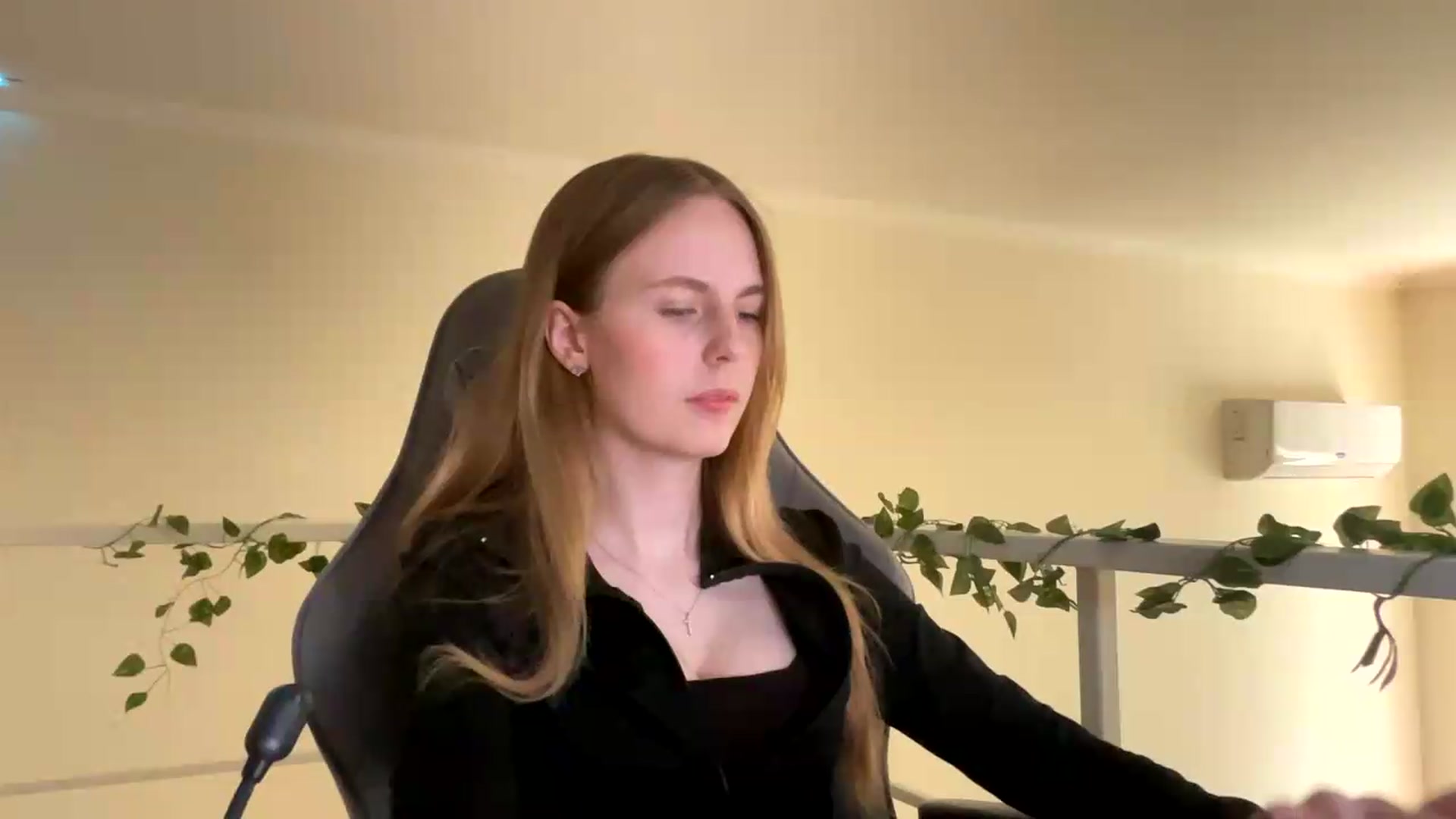 Gallery image thumbnail from SelinaMynx's myfreecams stream on, 06/25/2026, 09:58 image 4 of 20