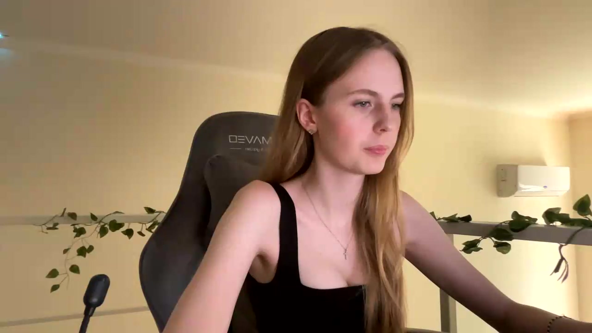 Gallery image thumbnail from SelinaMynx's myfreecams stream on, 06/25/2026, 09:58 image 13 of 20