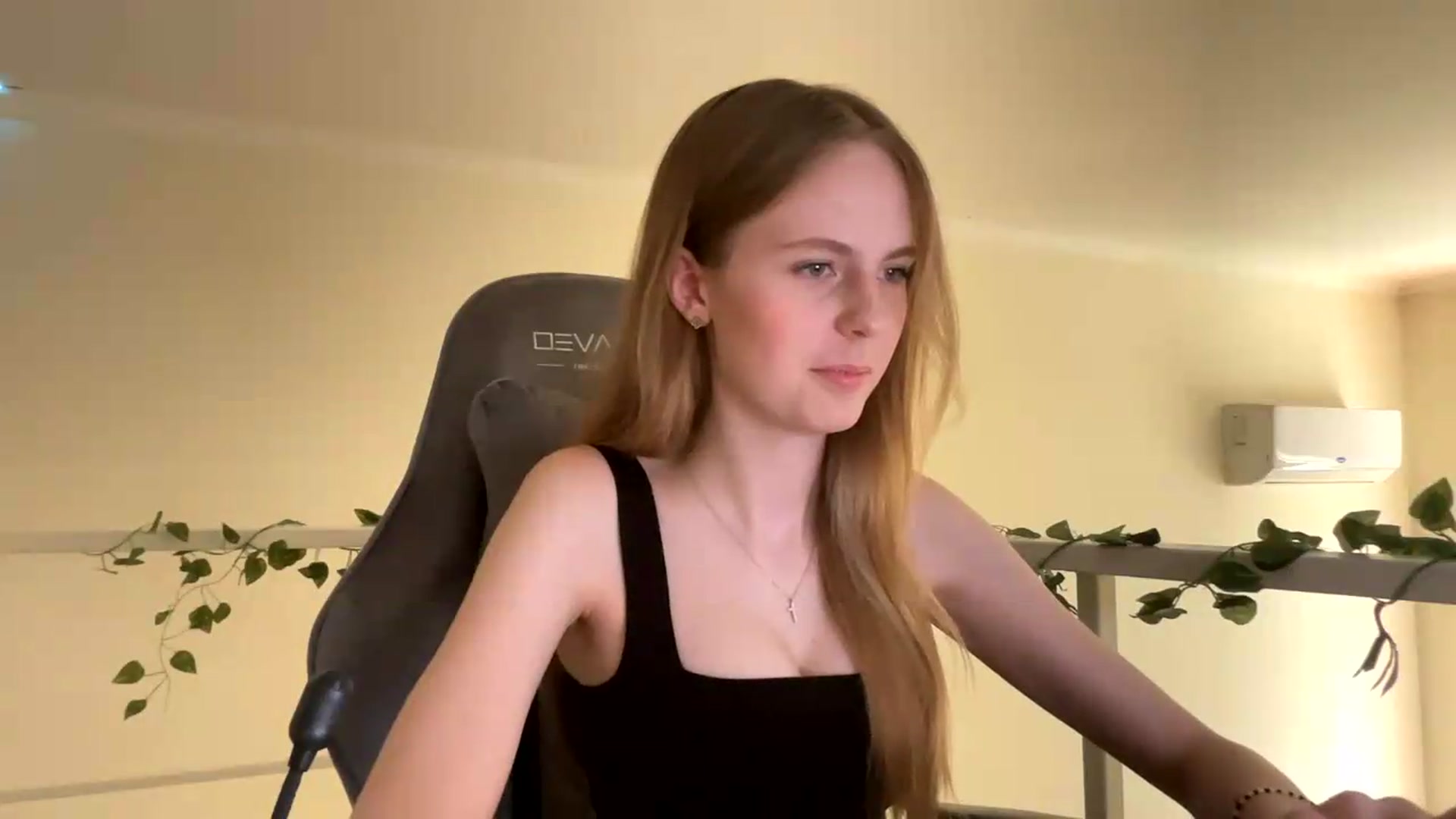 Gallery image thumbnail from SelinaMynx's myfreecams stream on, 06/25/2026, 09:58 image 16 of 20
