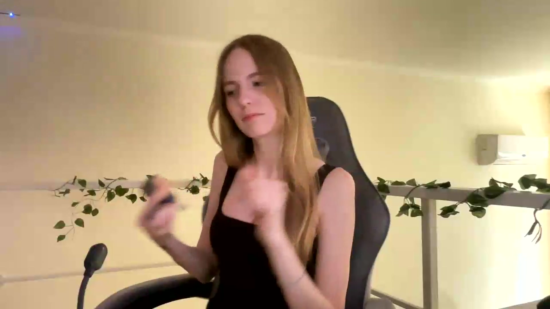 Gallery image thumbnail from SelinaMynx's myfreecams stream on, 06/25/2026, 12:25 image 4 of 20