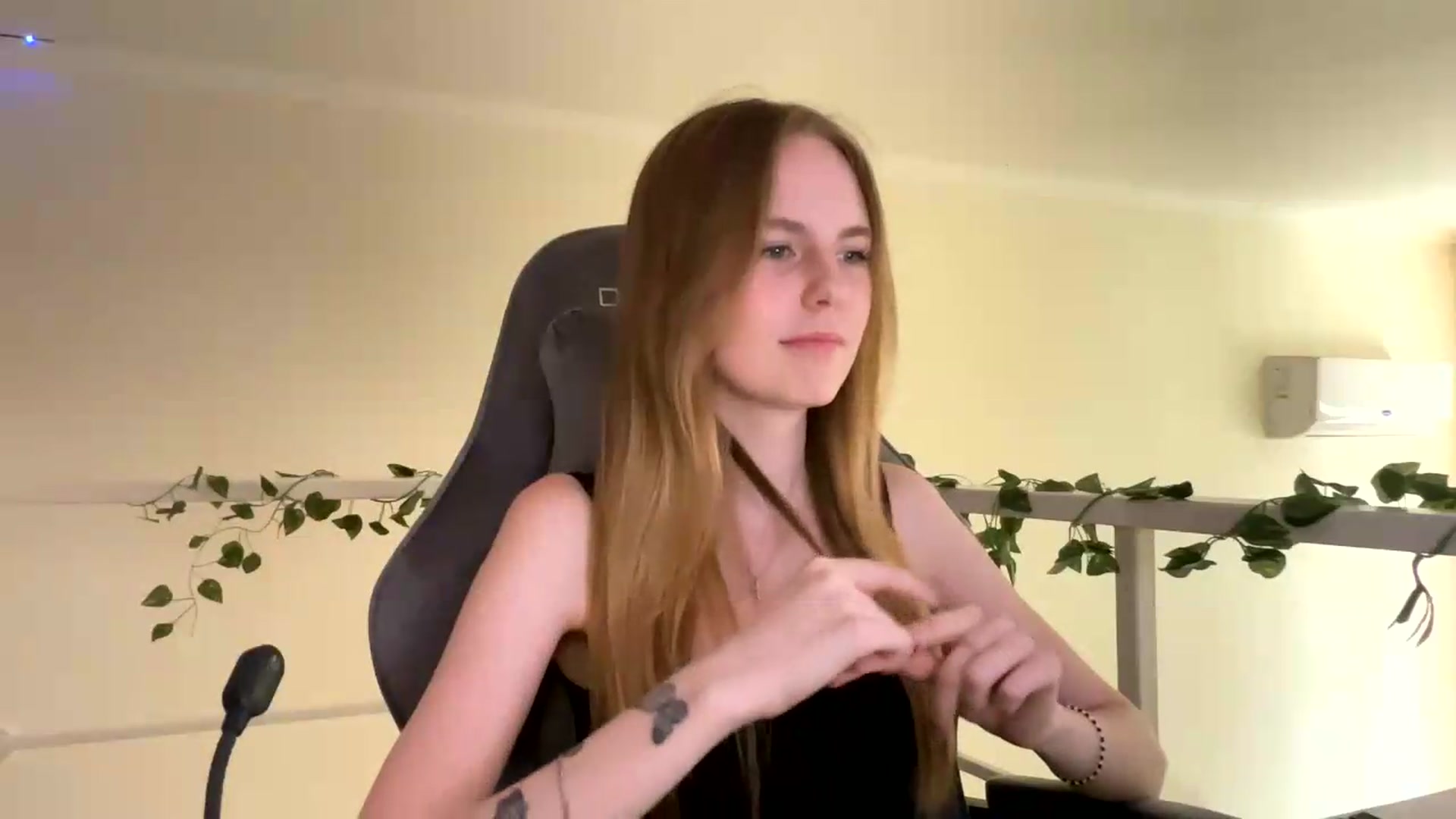 Gallery image thumbnail from SelinaMynx's myfreecams stream on, 06/25/2026, 12:25 image 12 of 20