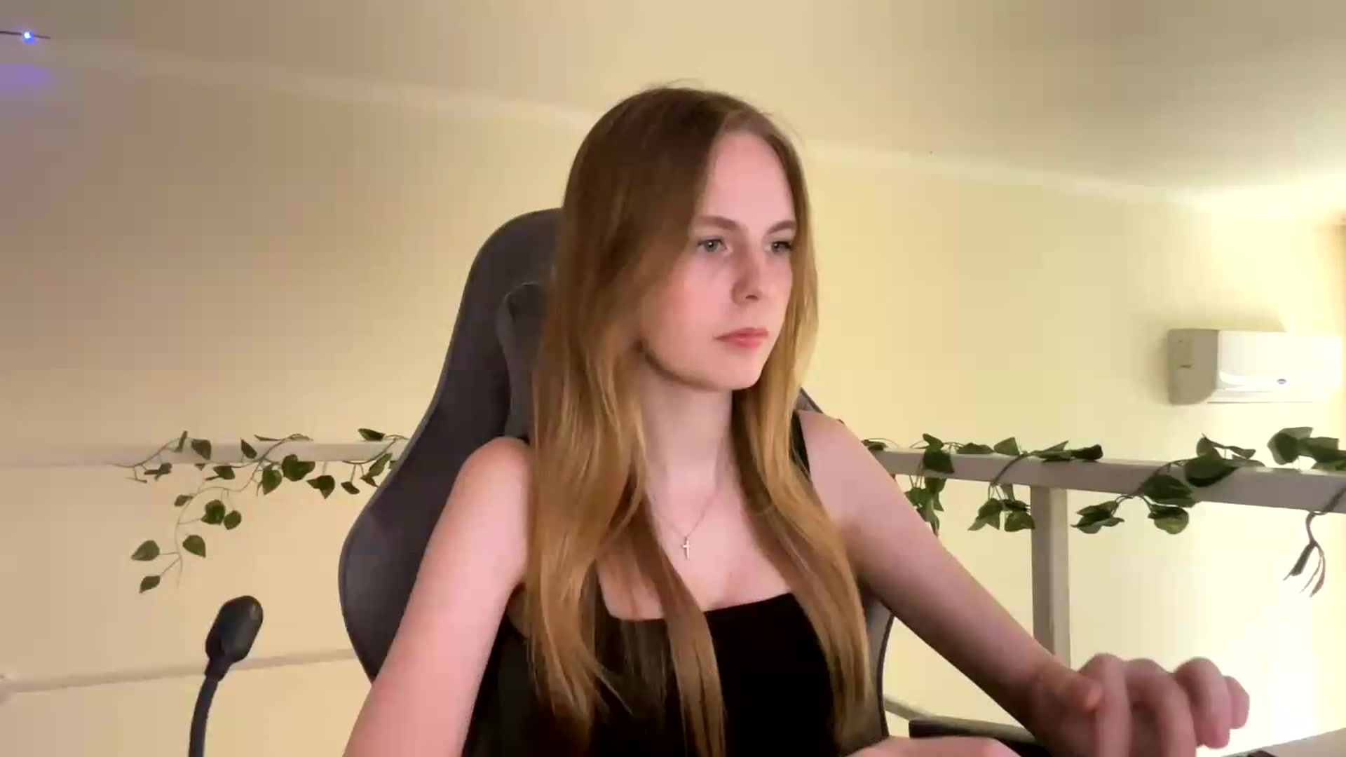 Gallery image thumbnail from SelinaMynx's myfreecams stream on, 06/25/2026, 12:25 image 13 of 20