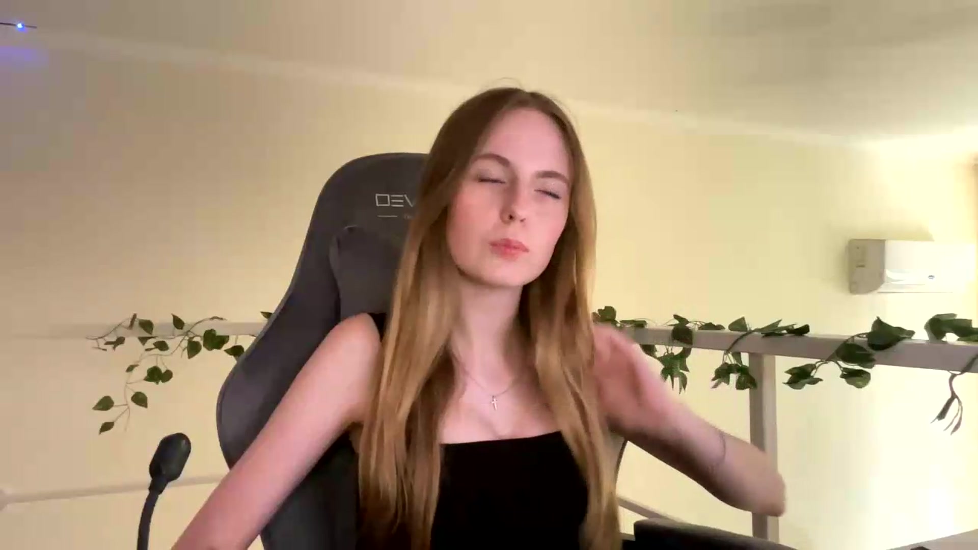 Gallery image thumbnail from SelinaMynx's myfreecams stream on, 06/25/2026, 12:25 image 20 of 20