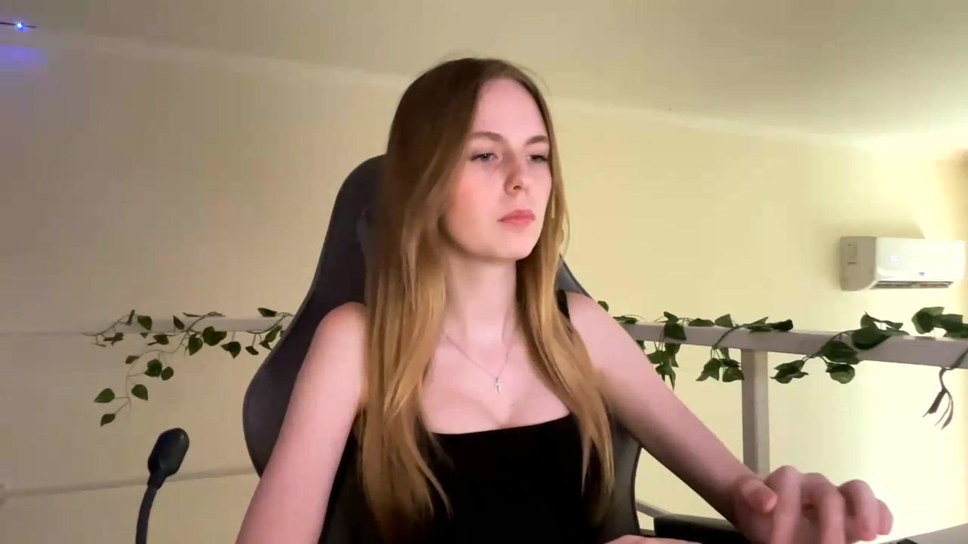 Gallery image thumbnail from SelinaMynx's myfreecams stream on, 06/25/2026, 12:25 image 7 of 20