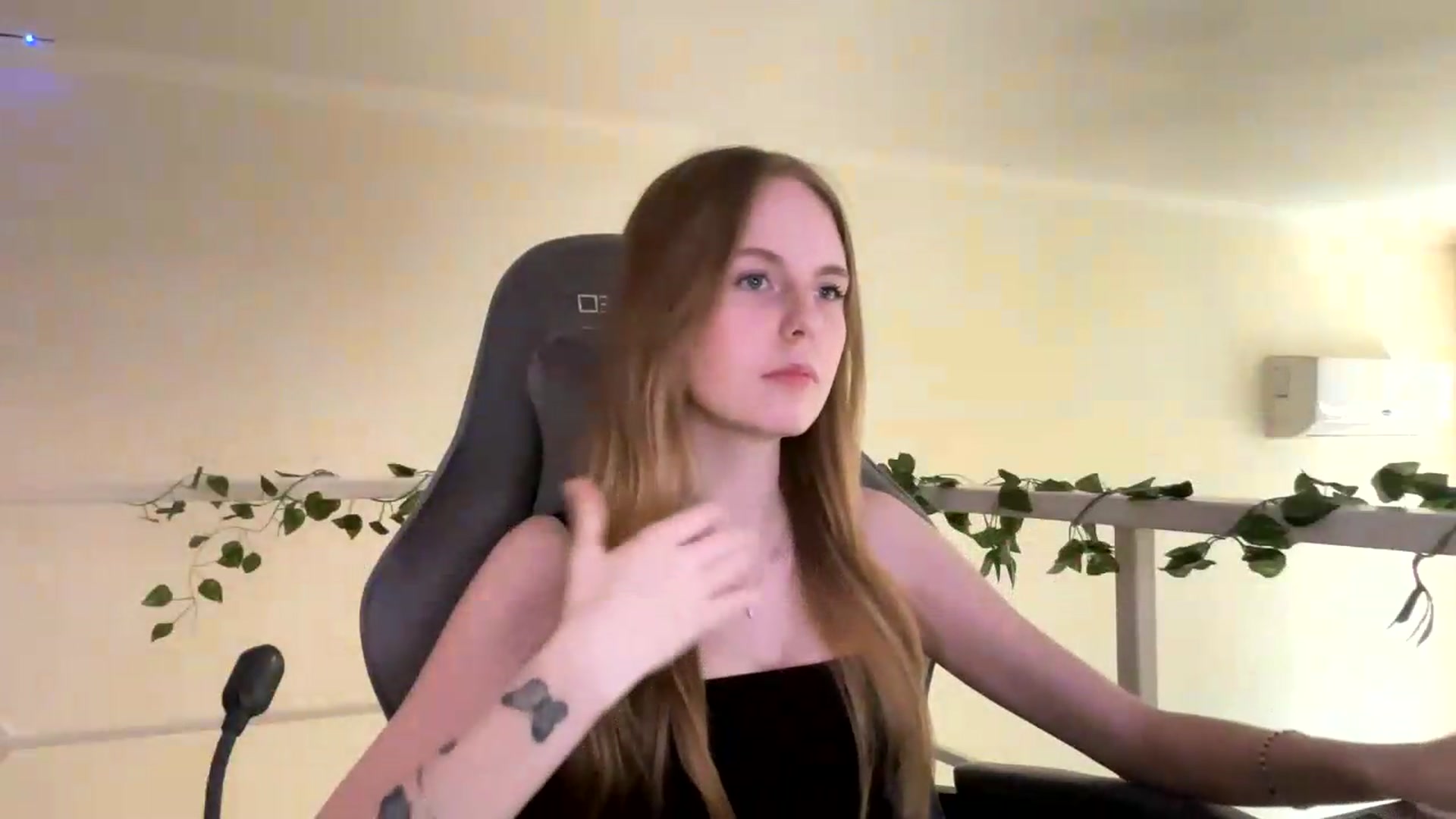 Gallery image thumbnail from SelinaMynx's myfreecams stream on, 06/25/2026, 12:25 image 16 of 20