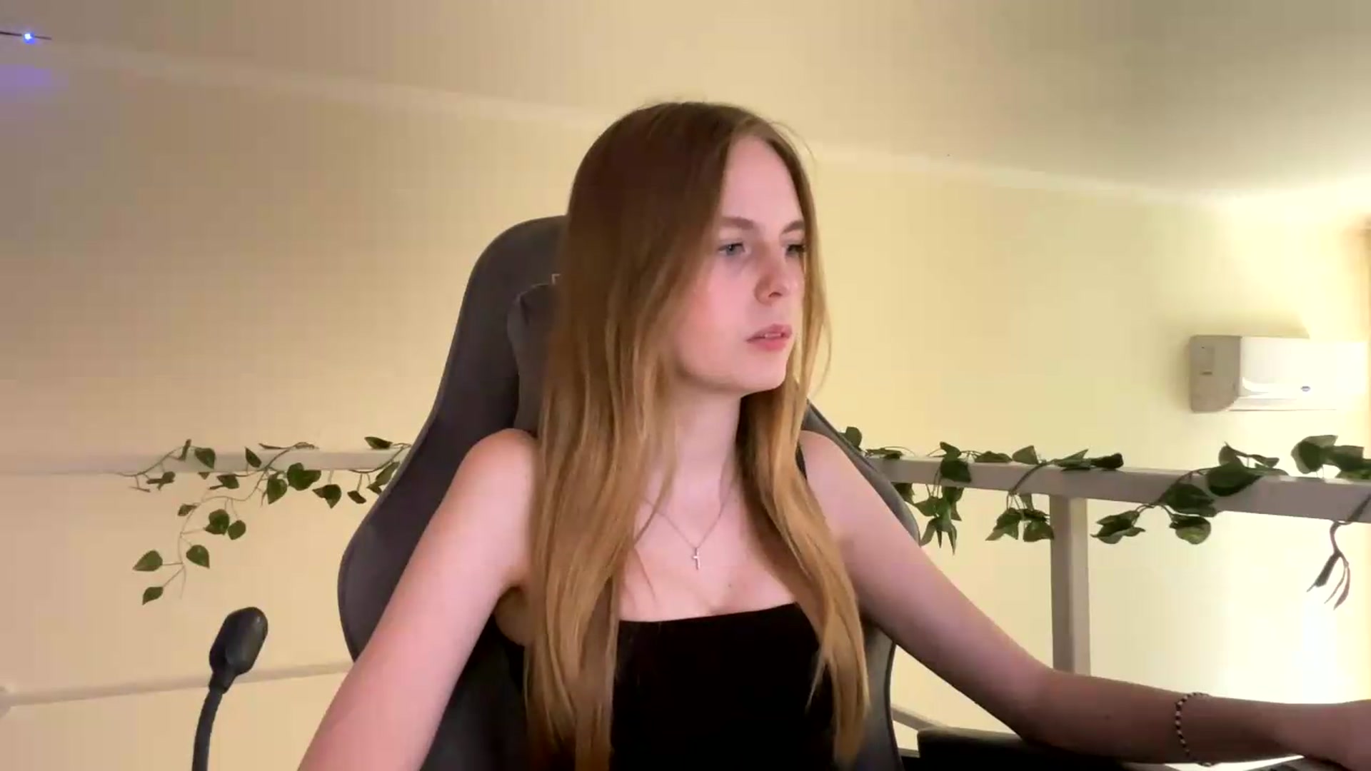 Gallery image thumbnail from SelinaMynx's myfreecams stream on, 06/25/2026, 12:25 image 10 of 20