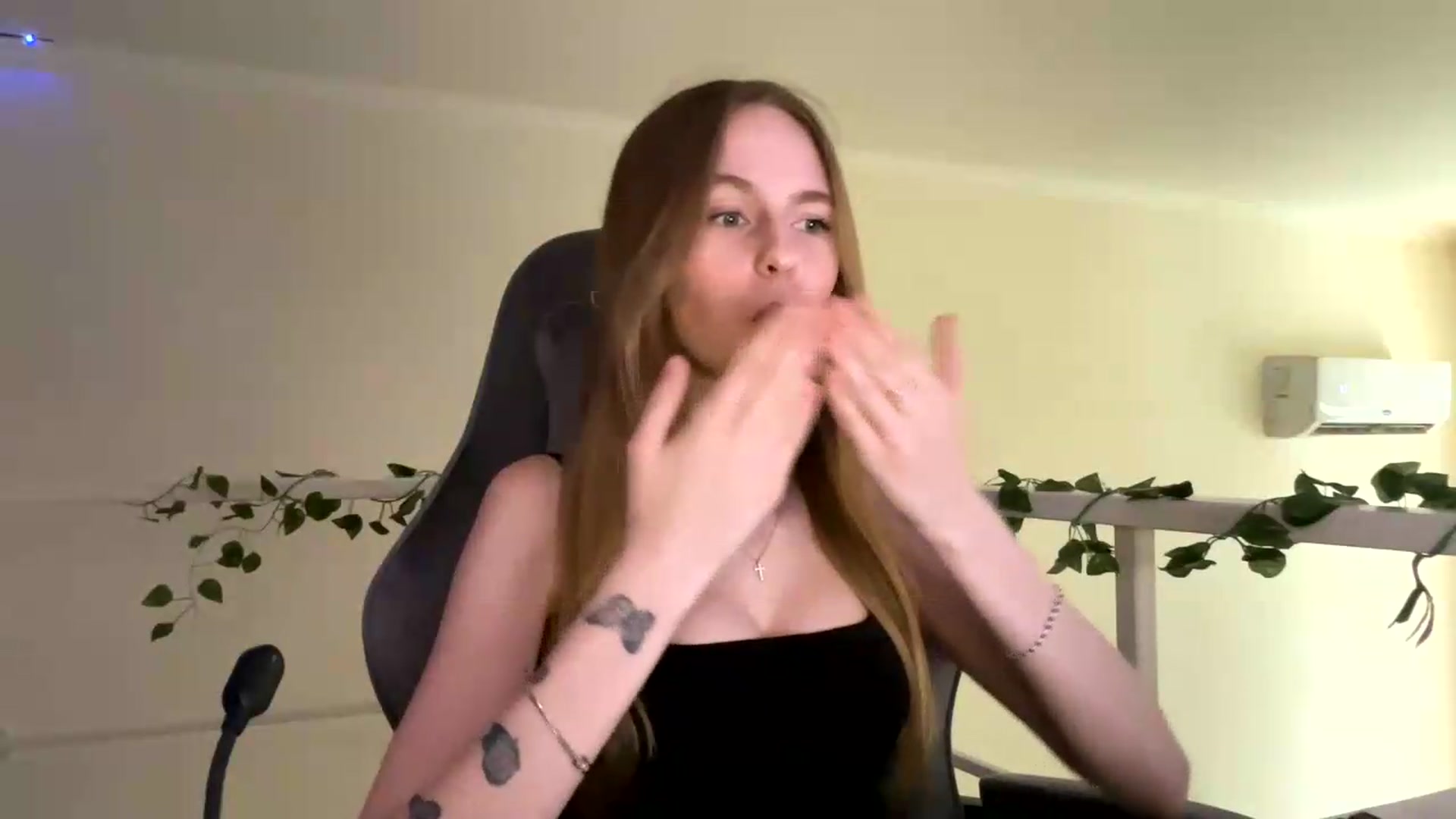 Gallery image thumbnail from SelinaMynx's myfreecams stream on, 06/25/2026, 12:25 image 6 of 20
