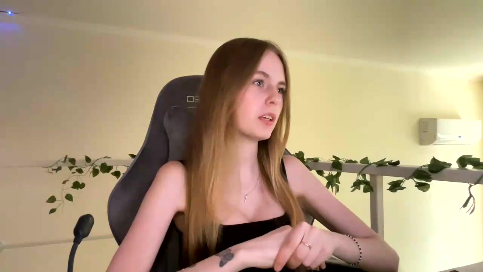 Gallery image thumbnail from SelinaMynx's myfreecams stream on, 06/25/2026, 13:01 image 20 of 20