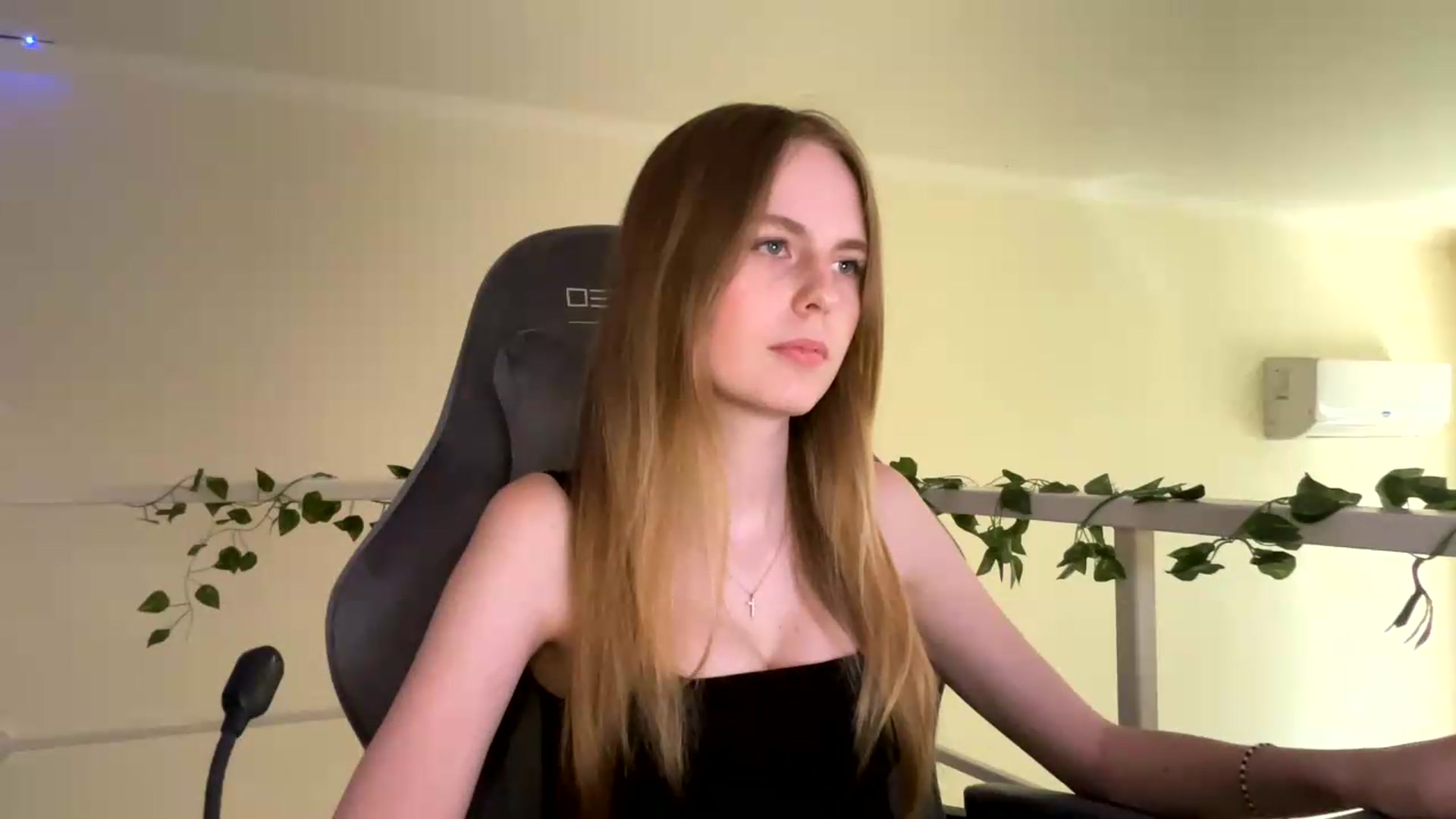 Gallery image thumbnail from SelinaMynx's myfreecams stream on, 06/25/2026, 13:01 image 2 of 20