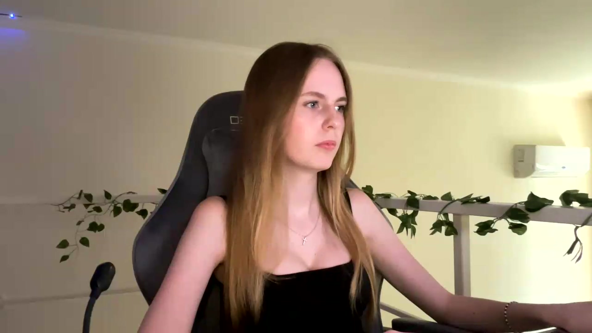 Gallery image thumbnail from SelinaMynx's myfreecams stream on, 06/25/2026, 13:01 image 15 of 20