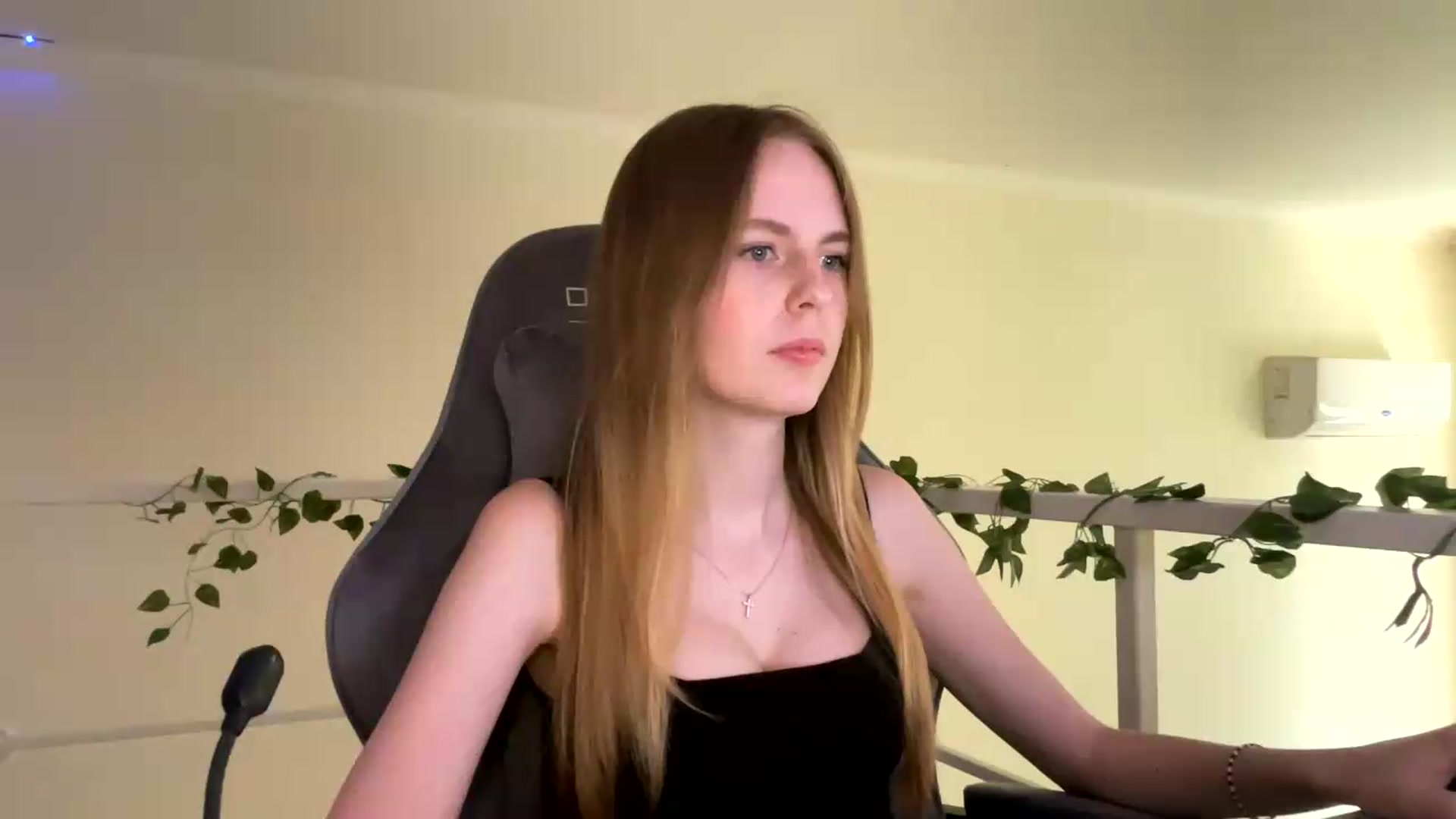 Gallery image thumbnail from SelinaMynx's myfreecams stream on, 06/25/2026, 13:01 image 6 of 20