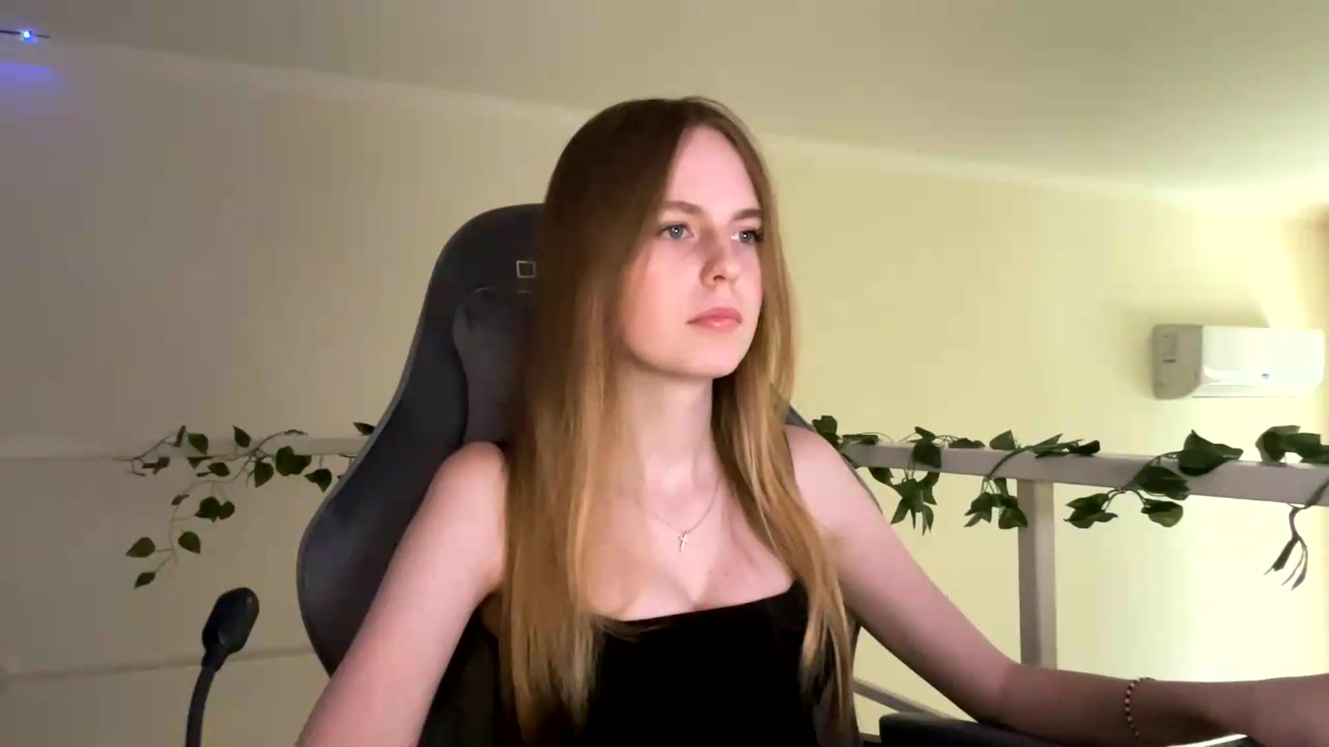Gallery image thumbnail from SelinaMynx's myfreecams stream on, 06/25/2026, 13:01 image 18 of 20