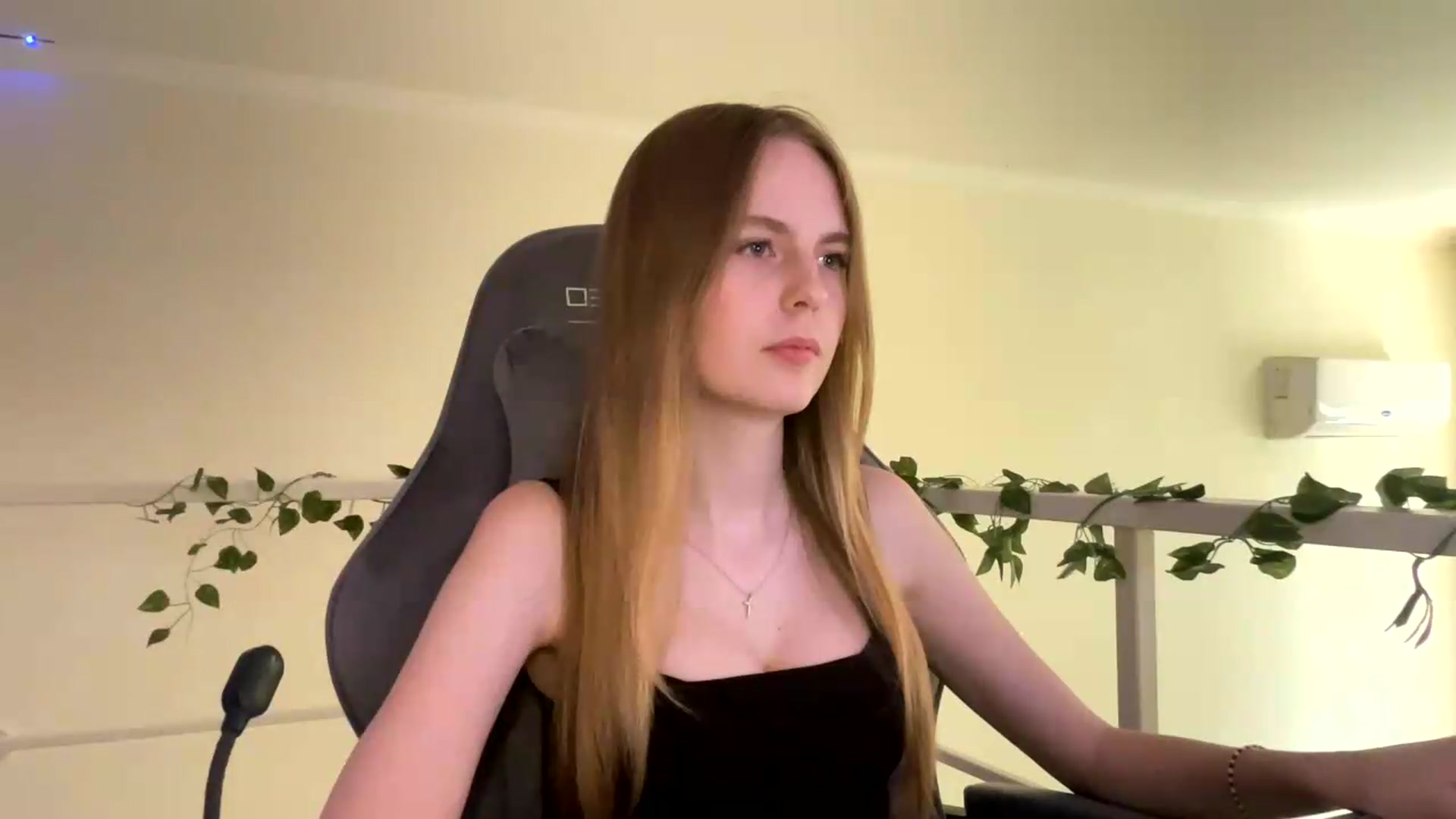 Gallery image thumbnail from SelinaMynx's myfreecams stream on, 06/25/2026, 13:01 image 5 of 20