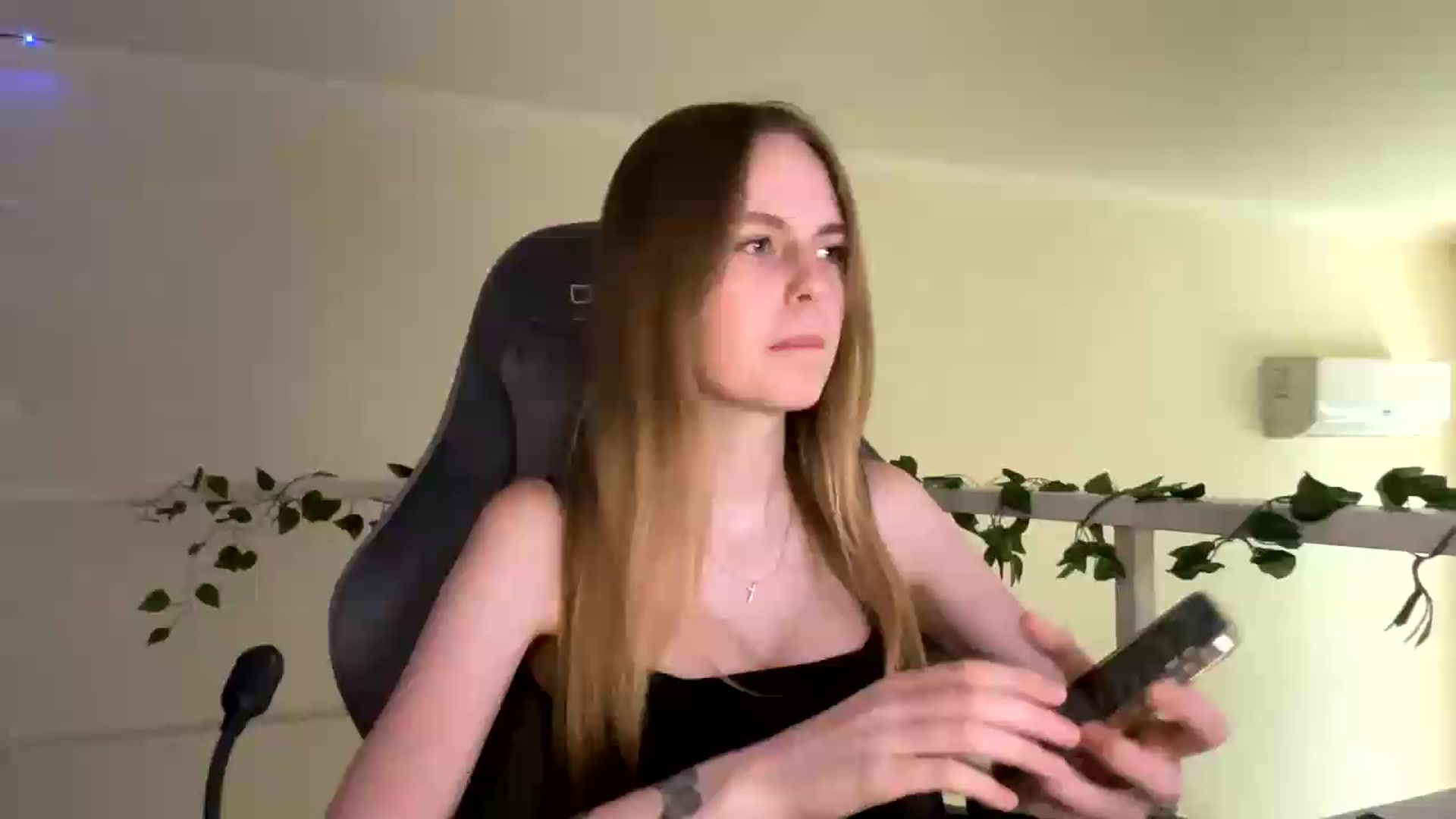 Gallery image thumbnail from SelinaMynx's myfreecams stream on, 06/25/2026, 13:01 image 11 of 20