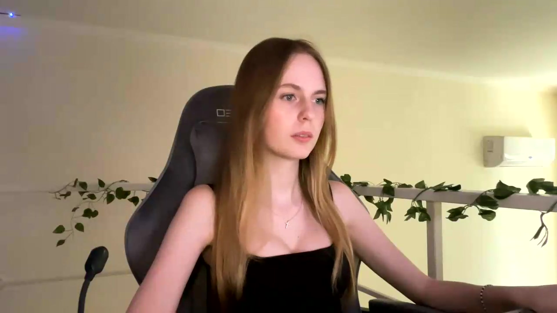 Gallery image thumbnail from SelinaMynx's myfreecams stream on, 06/25/2026, 13:01 image 16 of 20