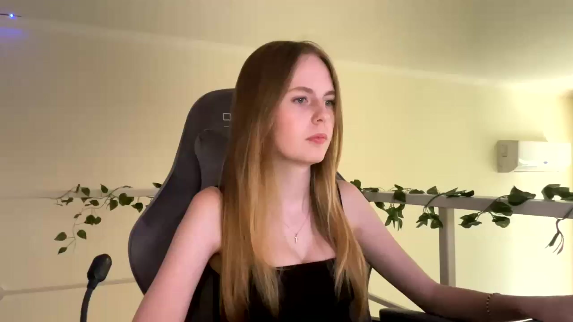 Gallery image thumbnail from SelinaMynx's myfreecams stream on, 06/25/2026, 13:01 image 4 of 20
