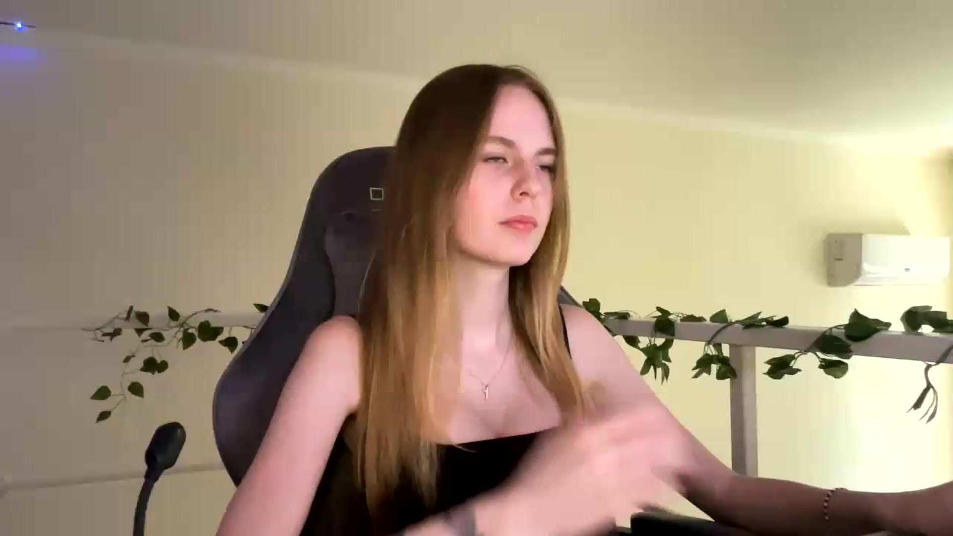 Gallery image thumbnail from SelinaMynx's myfreecams stream on, 06/25/2026, 13:01 image 9 of 20