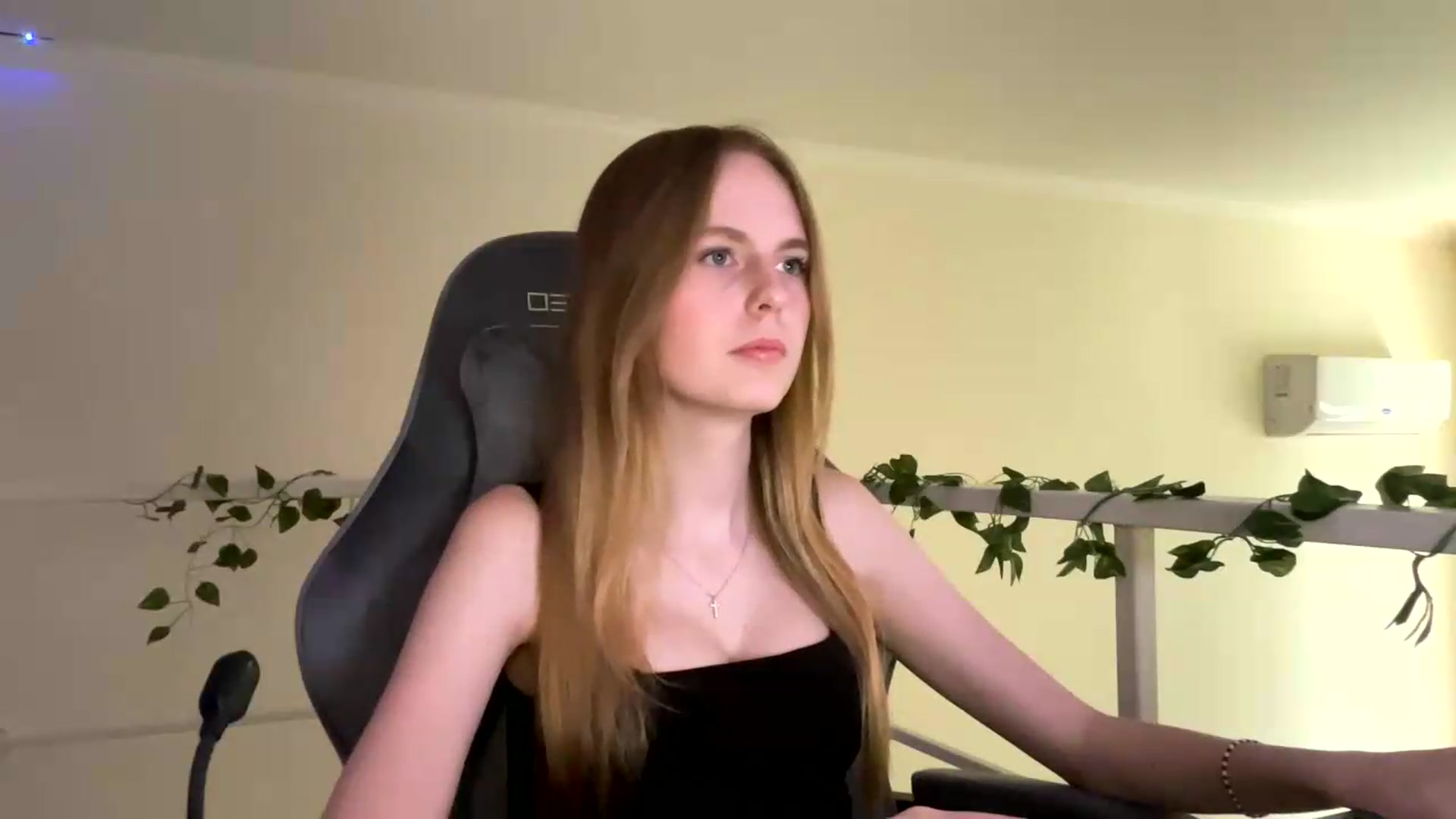 Gallery image thumbnail from SelinaMynx's myfreecams stream on, 06/25/2026, 13:28 image 19 of 20
