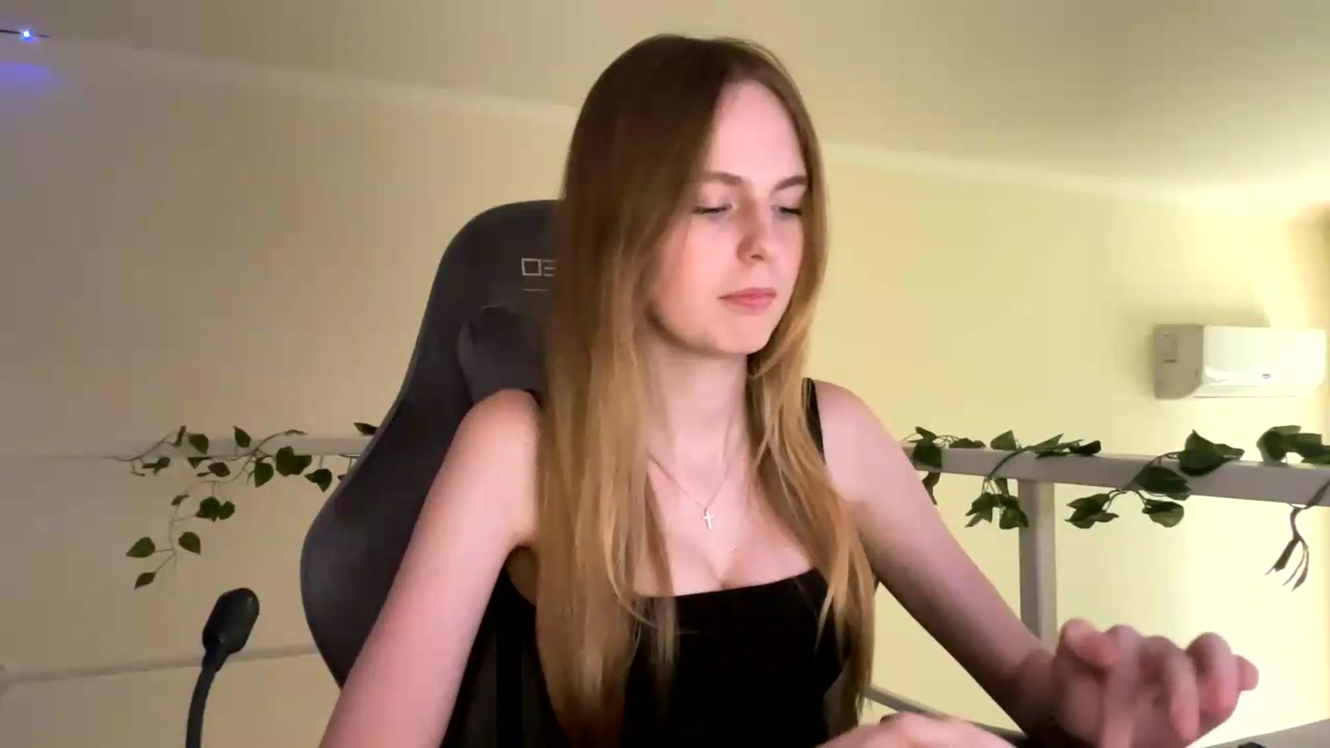 Gallery image thumbnail from SelinaMynx's myfreecams stream on, 06/25/2026, 13:28 image 3 of 20