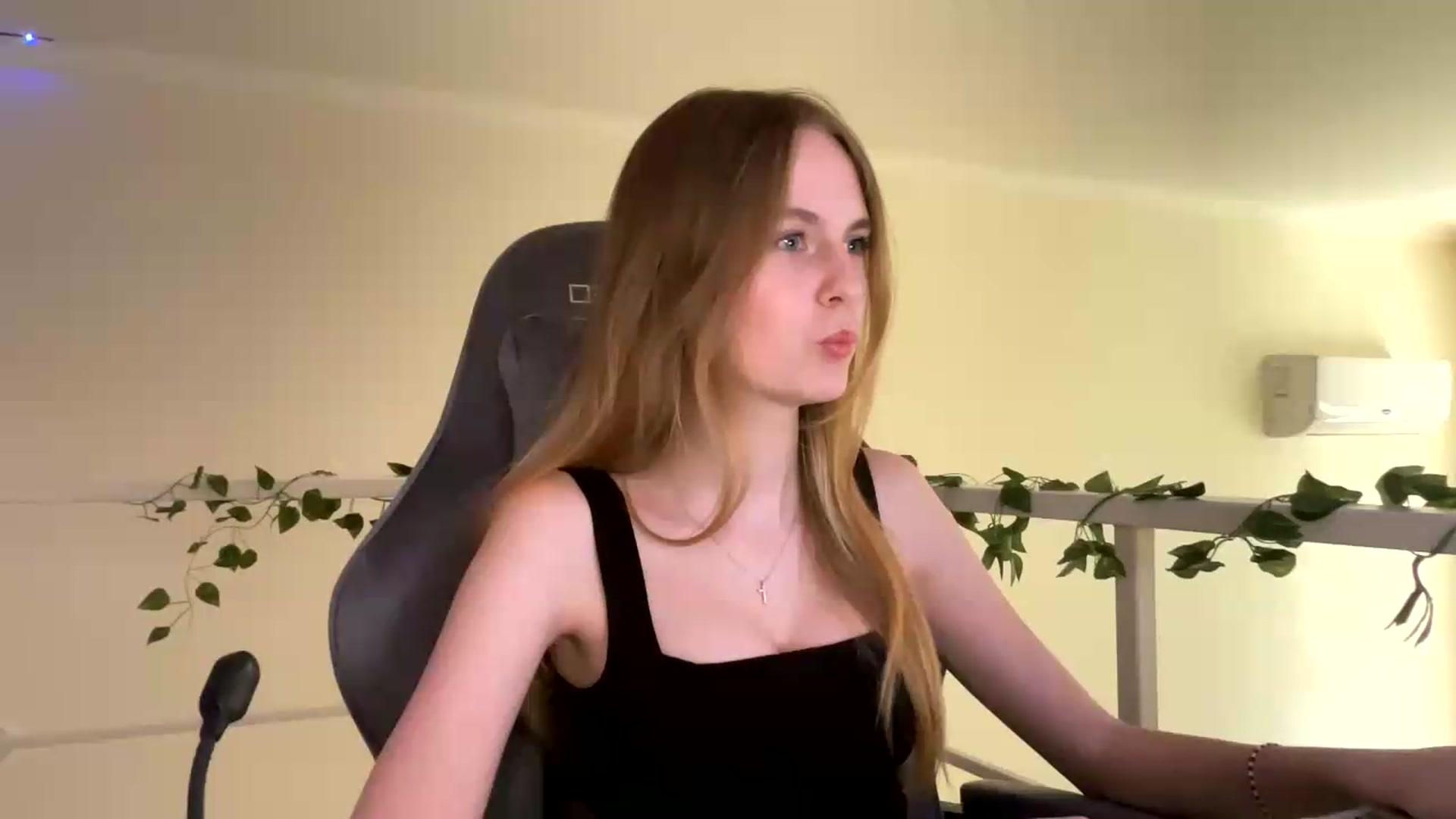 Gallery image thumbnail from SelinaMynx's myfreecams stream on, 06/25/2026, 13:28 image 11 of 20