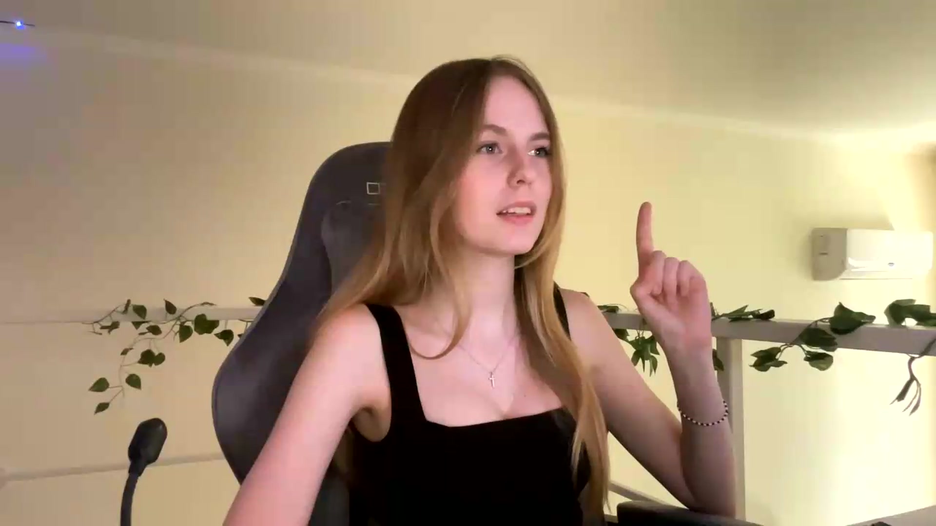 Gallery image thumbnail from SelinaMynx's myfreecams stream on, 06/25/2026, 13:28 image 12 of 20
