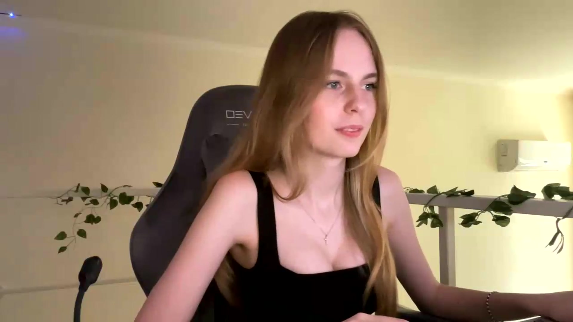 Gallery image thumbnail from SelinaMynx's myfreecams stream on, 06/25/2026, 13:28 image 9 of 20