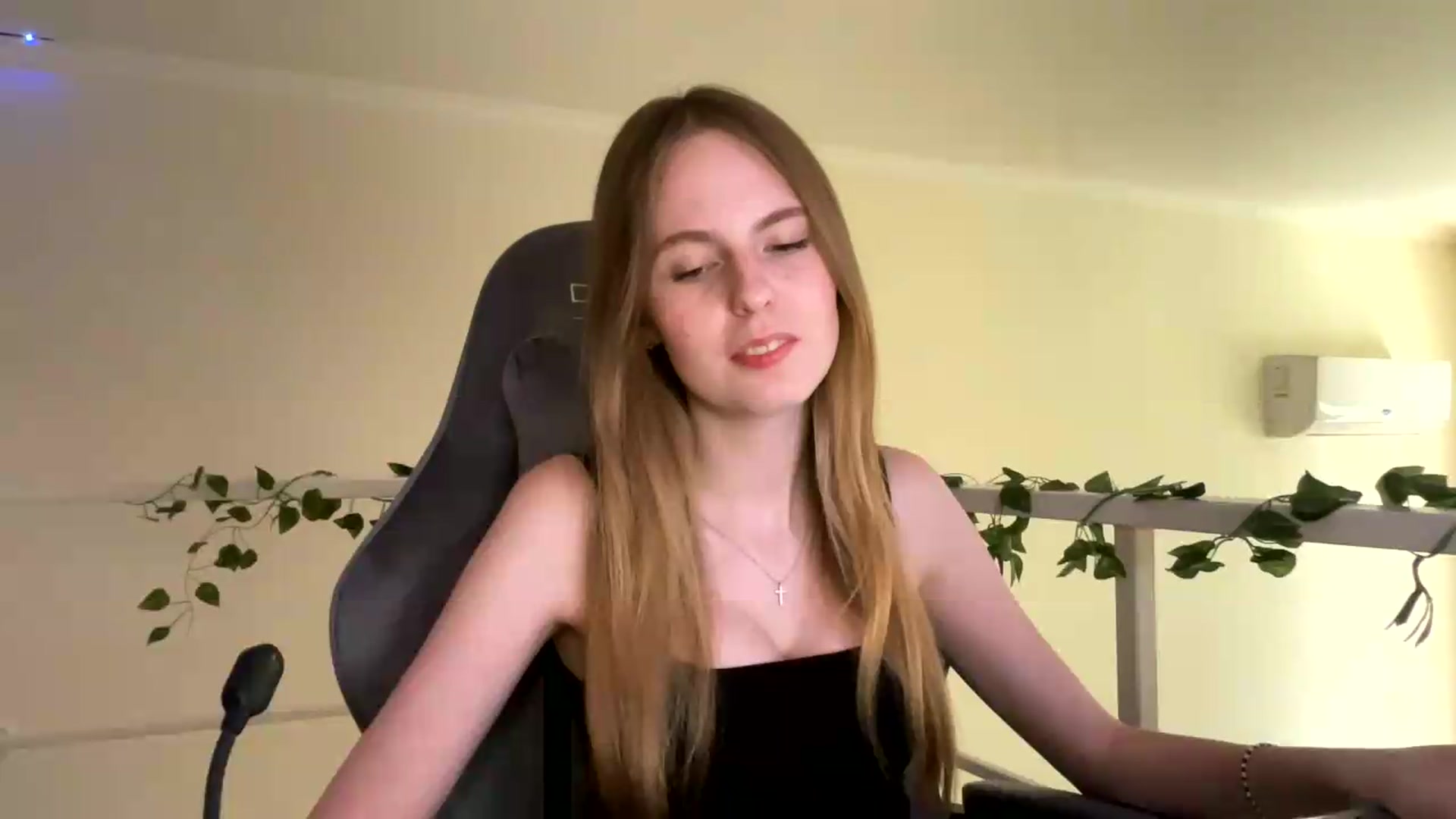 Gallery image thumbnail from SelinaMynx's myfreecams stream on, 06/25/2026, 13:28 image 6 of 20
