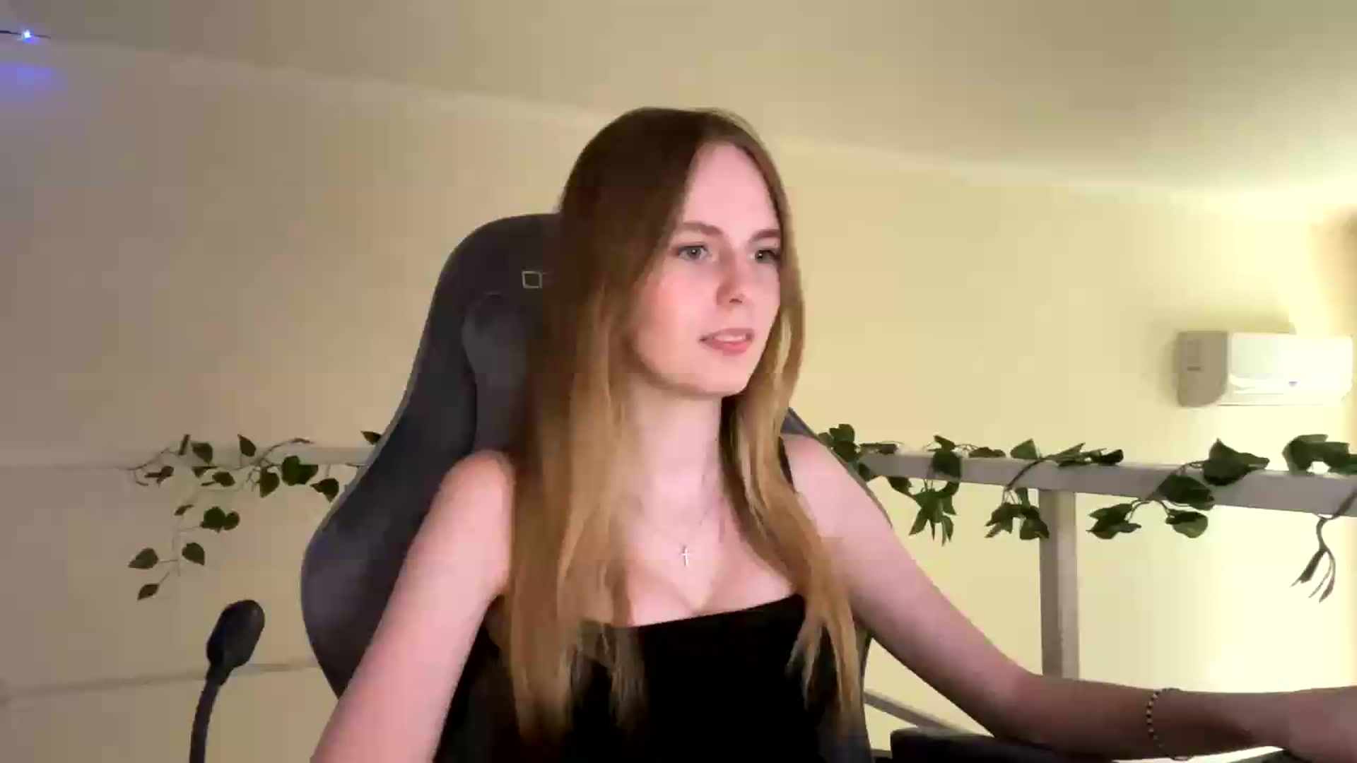 Gallery image thumbnail from SelinaMynx's myfreecams stream on, 06/25/2026, 13:28 image 1 of 20