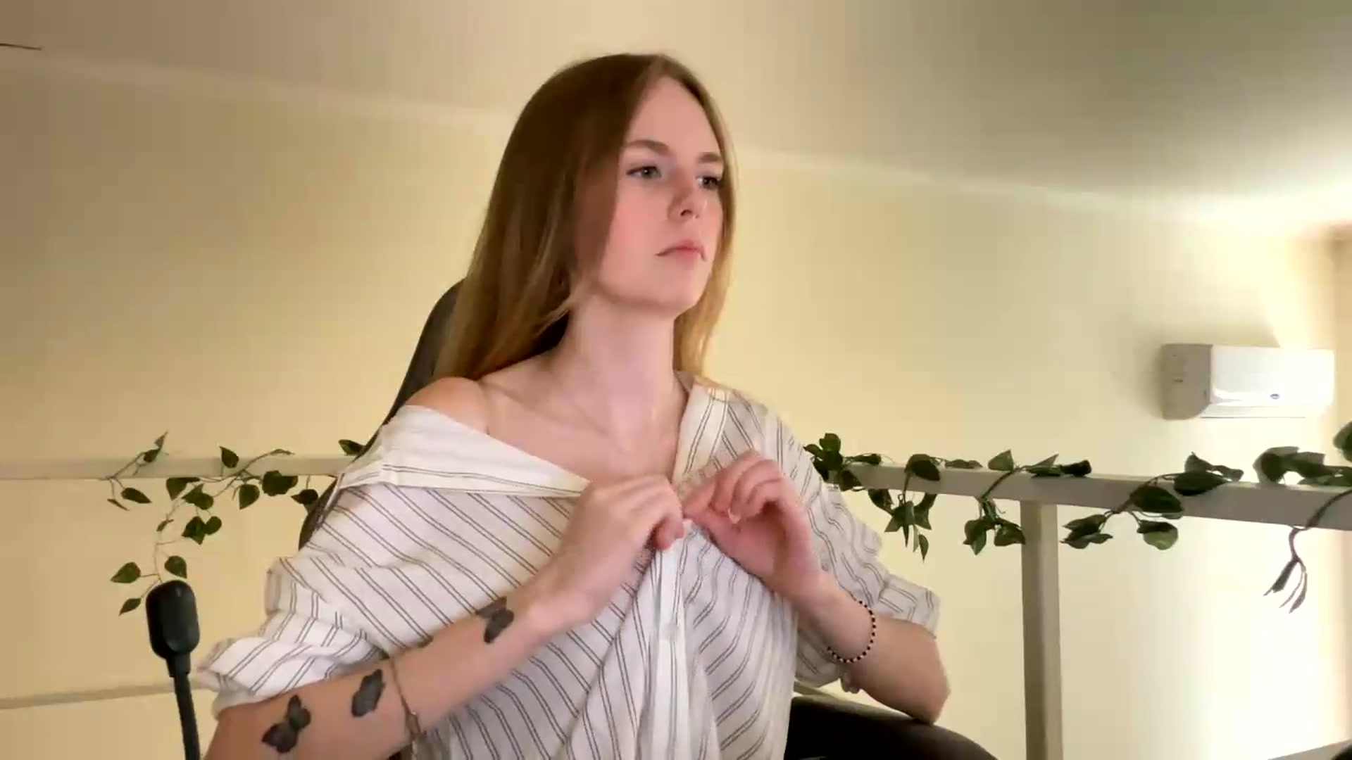 Gallery image thumbnail from SelinaMynx's myfreecams stream on, 06/26/2026, 09:01 image 18 of 20