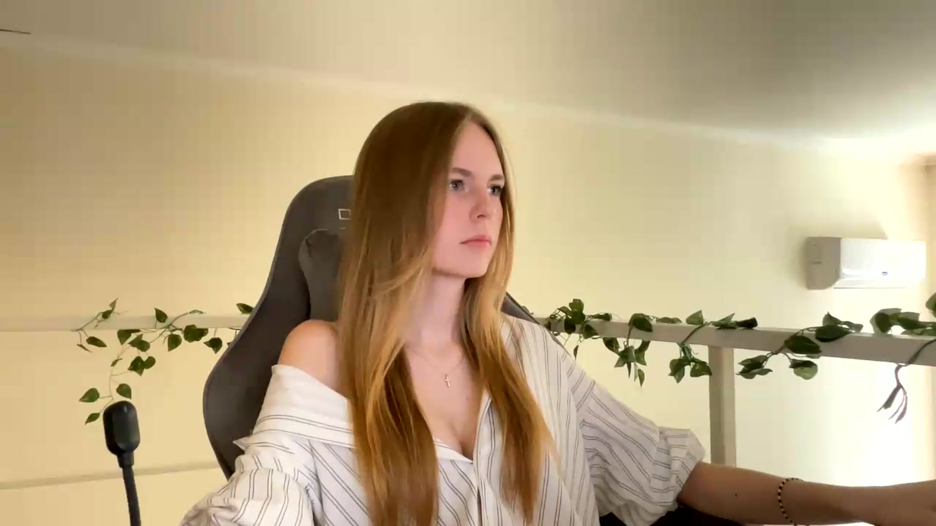 Gallery image thumbnail from SelinaMynx's myfreecams stream on, 06/26/2026, 09:01 image 14 of 20