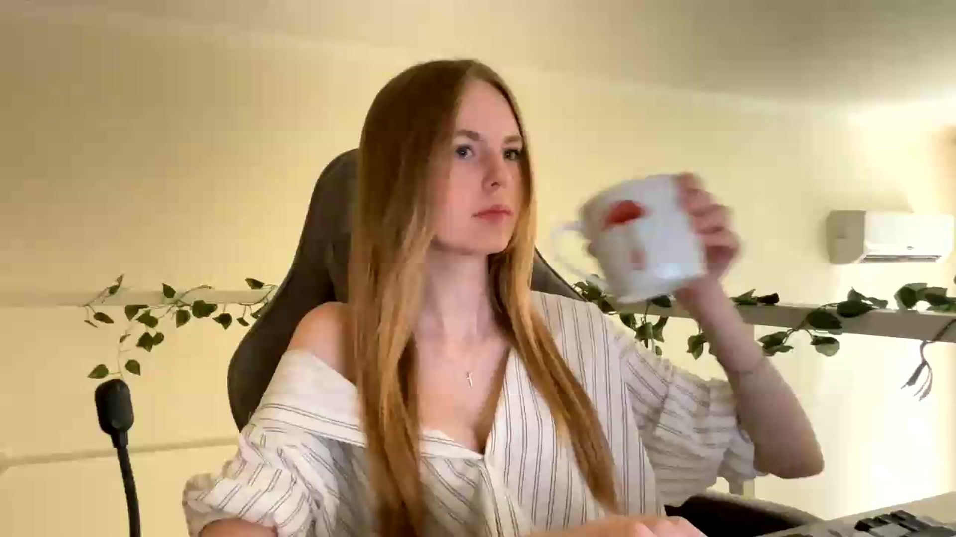 Gallery image thumbnail from SelinaMynx's myfreecams stream on, 06/26/2026, 09:01 image 1 of 20