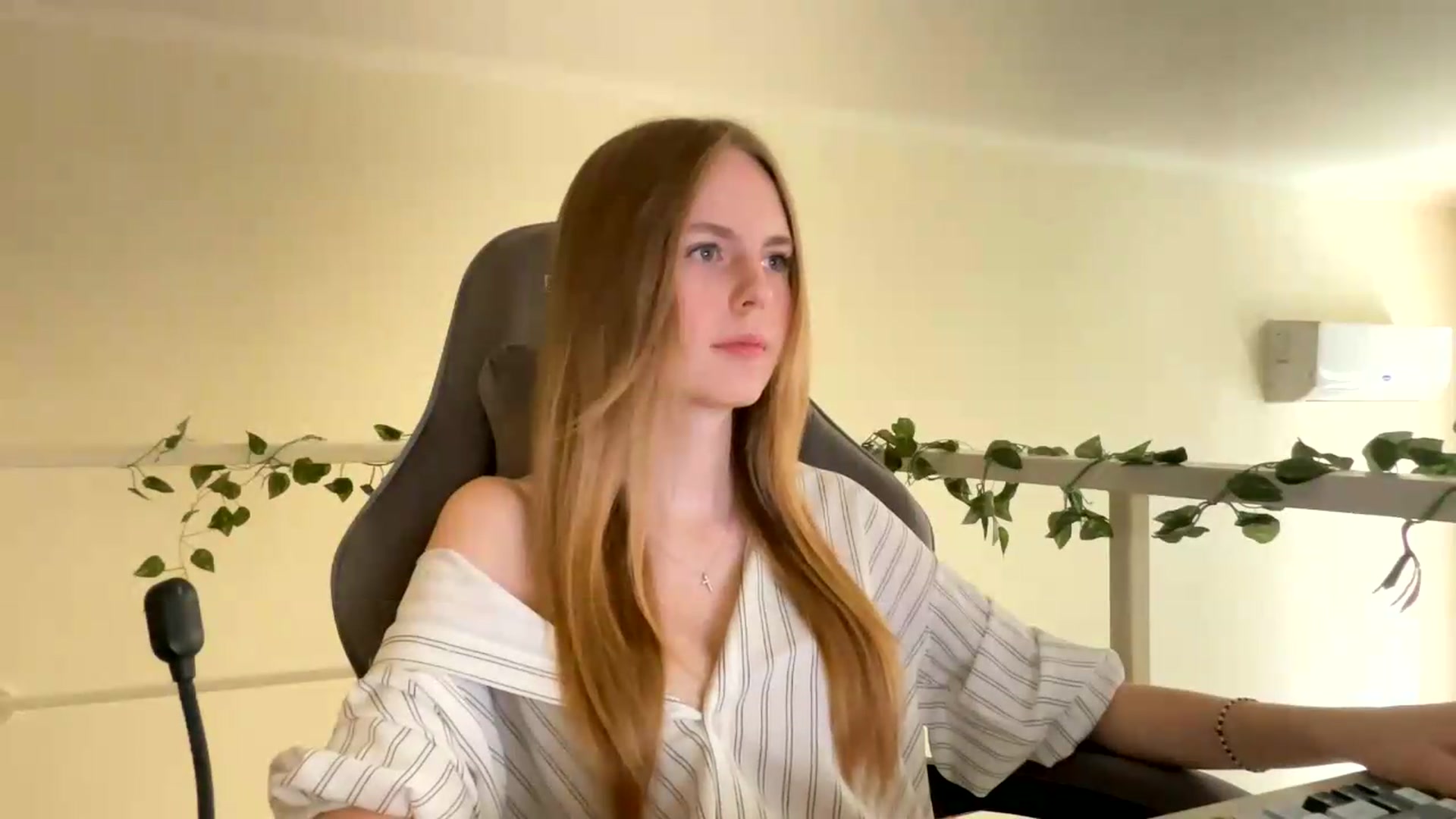 Gallery image thumbnail from SelinaMynx's myfreecams stream on, 06/26/2026, 09:01 image 8 of 20