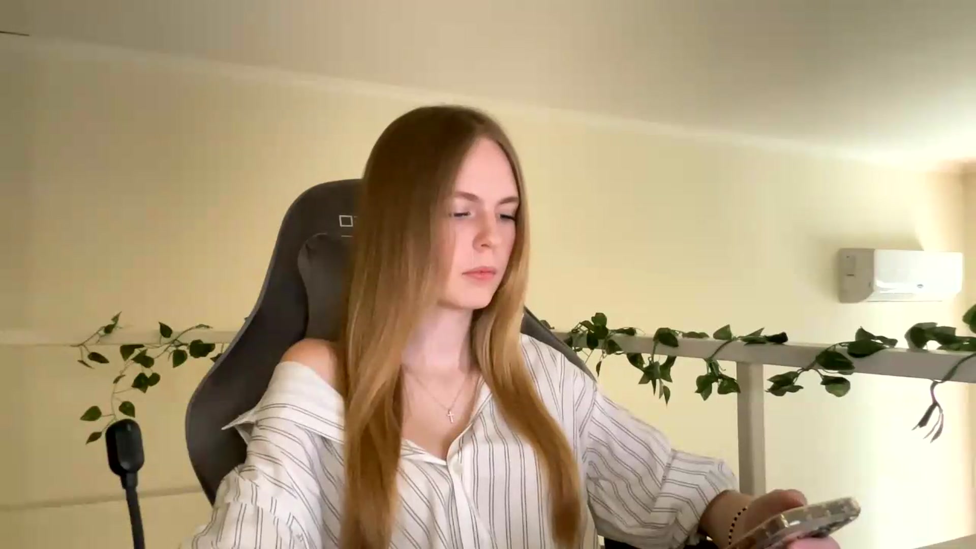 Gallery image thumbnail from SelinaMynx's myfreecams stream on, 06/26/2026, 09:01 image 19 of 20
