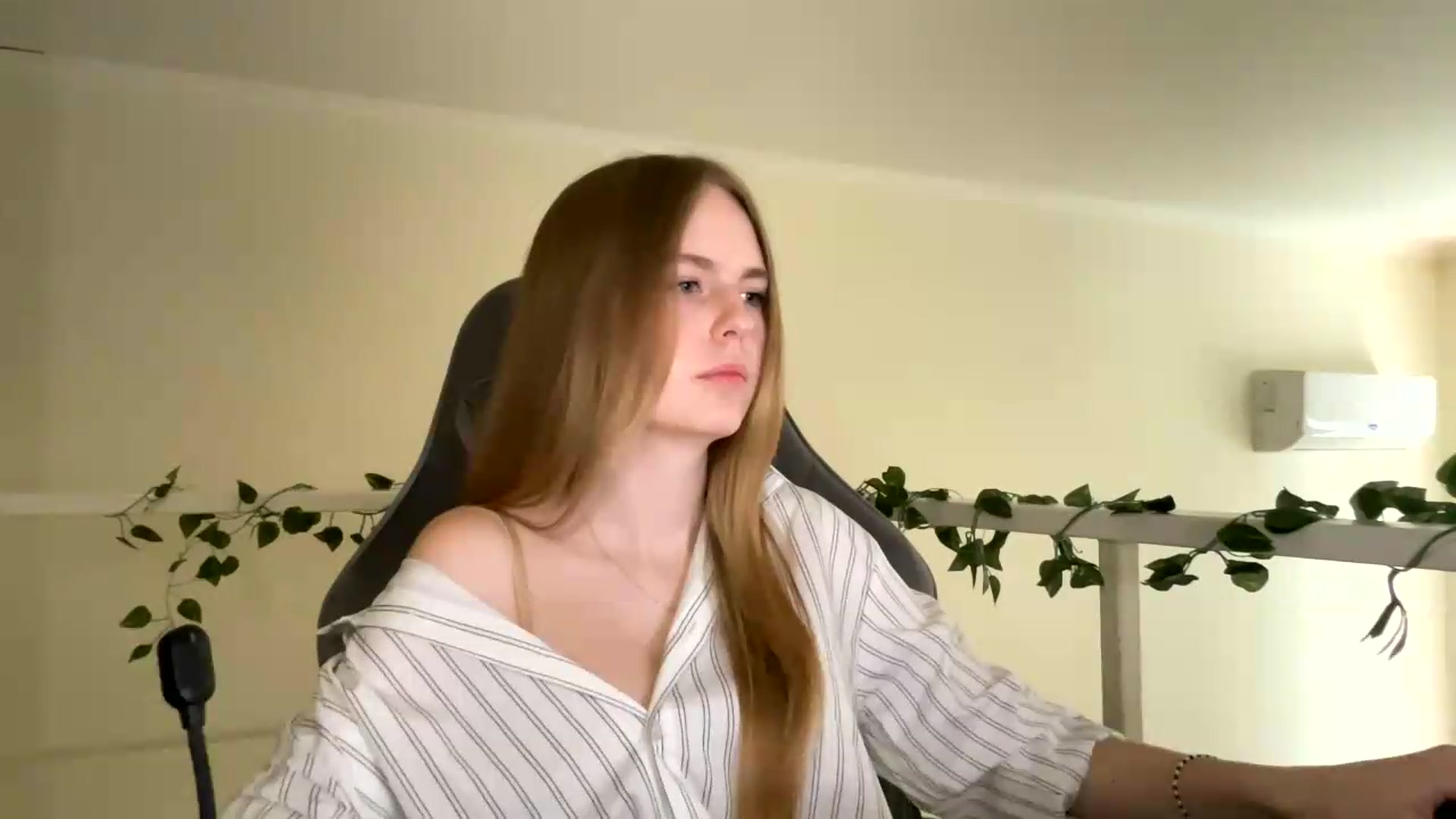 Gallery image thumbnail from SelinaMynx's myfreecams stream on, 06/26/2026, 10:01 image 10 of 20