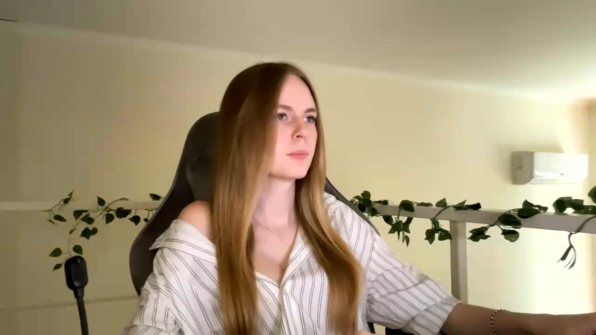 Gallery image thumbnail from SelinaMynx's myfreecams stream on, 06/26/2026, 10:01 image 6 of 20