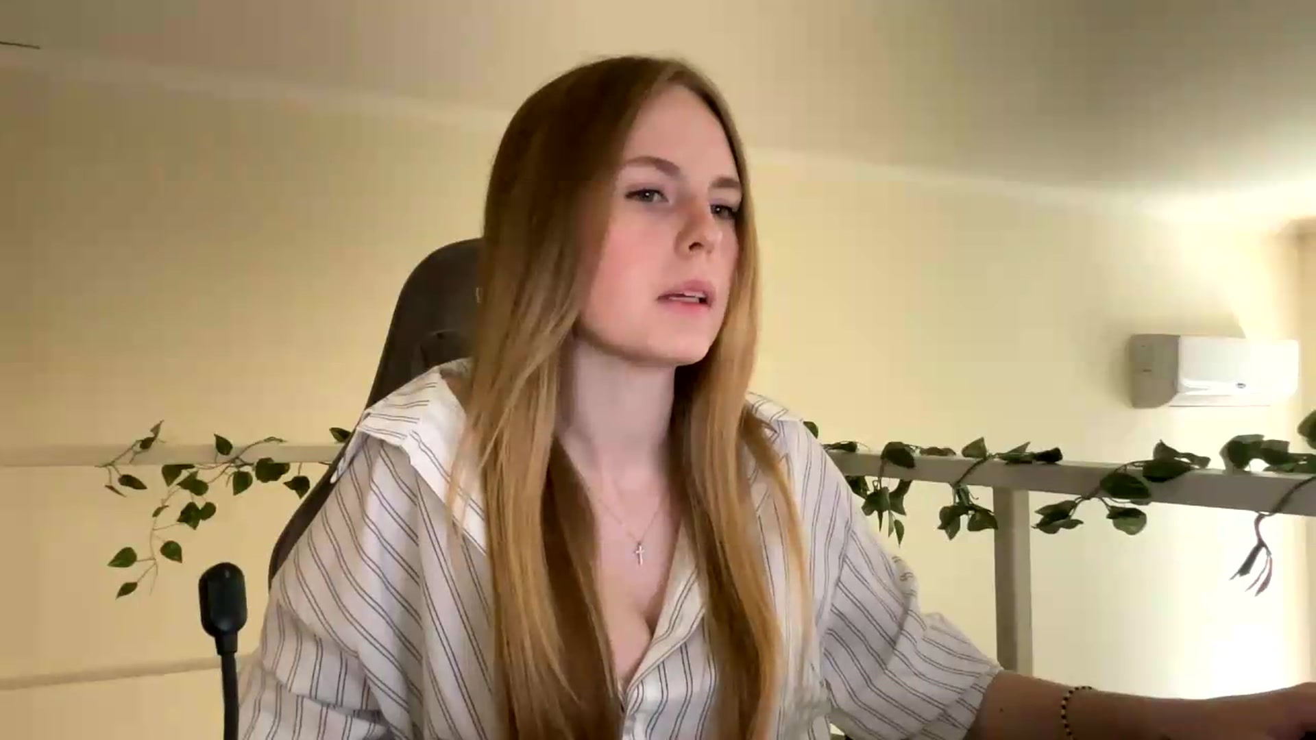 Gallery image thumbnail from SelinaMynx's myfreecams stream on, 06/26/2026, 10:01 image 18 of 20