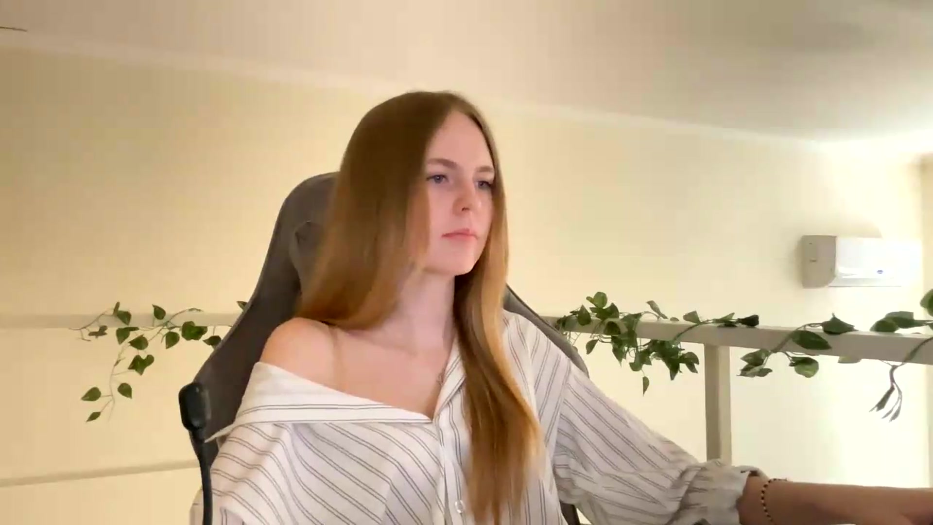 Gallery image thumbnail from SelinaMynx's myfreecams stream on, 06/26/2026, 11:32 image 16 of 20