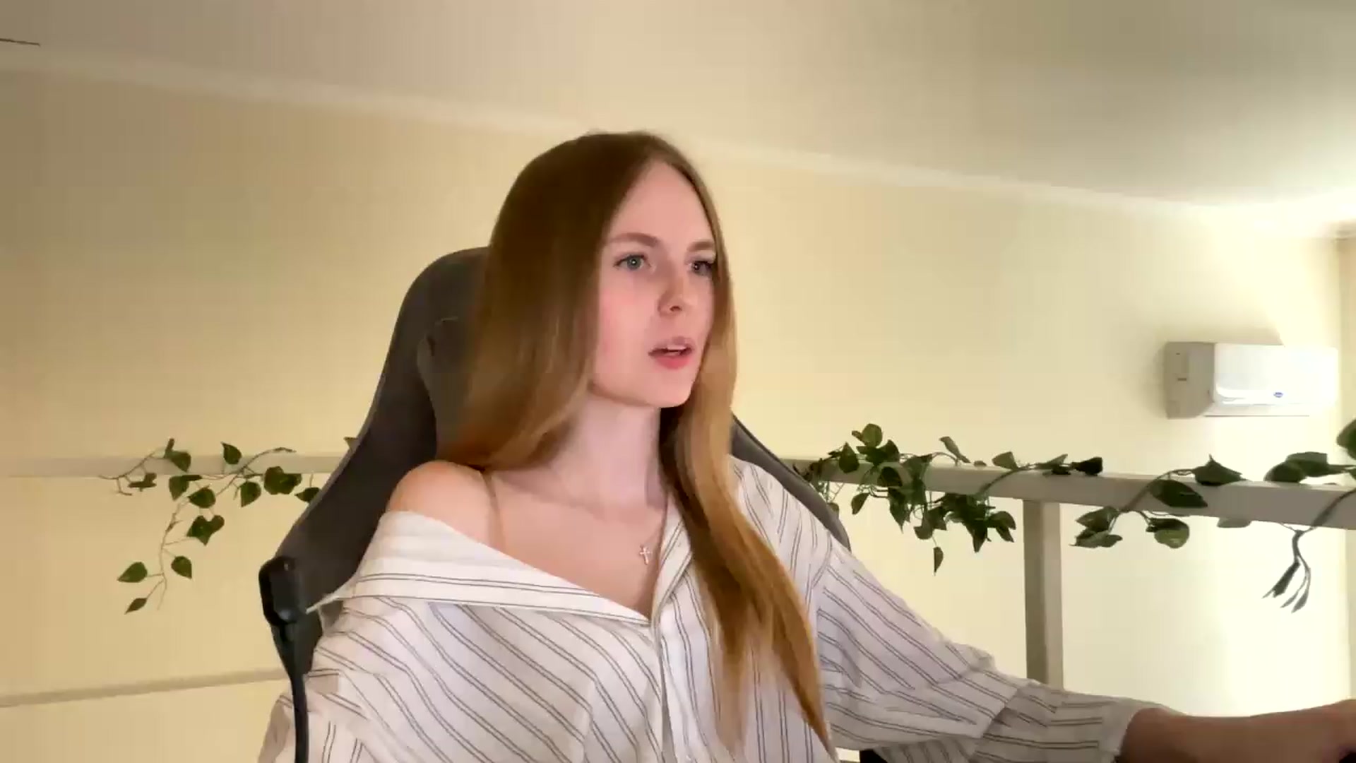 Gallery image thumbnail from SelinaMynx's myfreecams stream on, 06/26/2026, 11:32 image 9 of 20