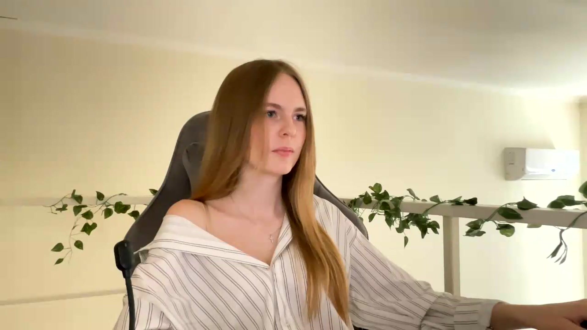 Gallery image thumbnail from SelinaMynx's myfreecams stream on, 06/26/2026, 11:32 image 3 of 20